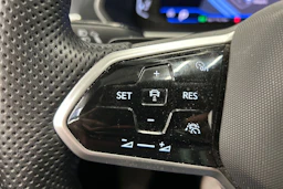 sininen Volkswagen Tiguan 2021 kuva 18.