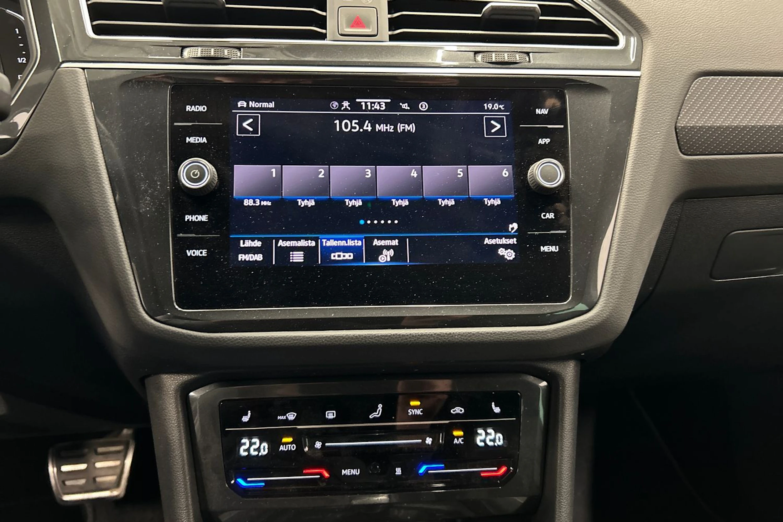 sininen Volkswagen Tiguan 2021 kuva 20.