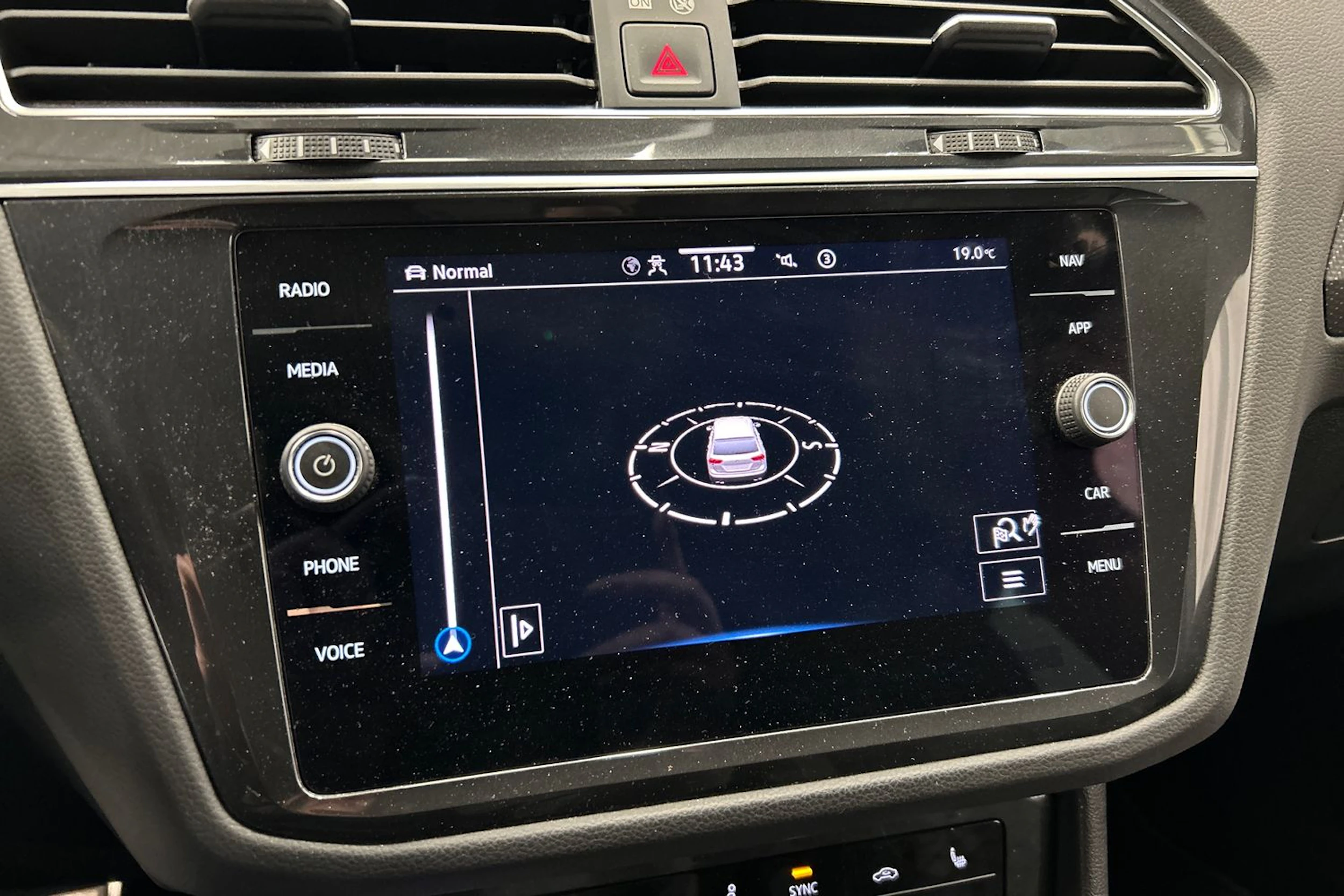 sininen Volkswagen Tiguan 2021 kuva 21.