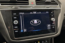 sininen Volkswagen Tiguan 2021 kuva 21.