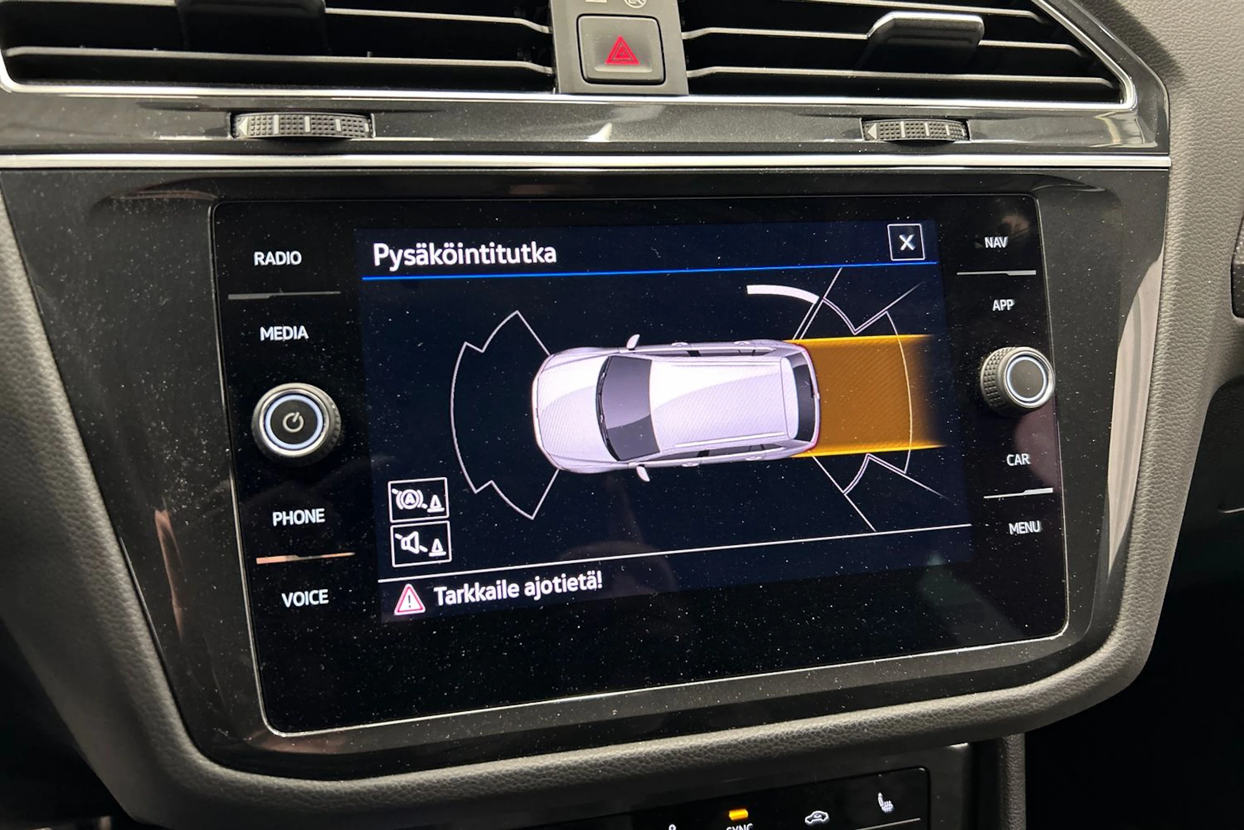 sininen Volkswagen Tiguan 2021 kuva 22.