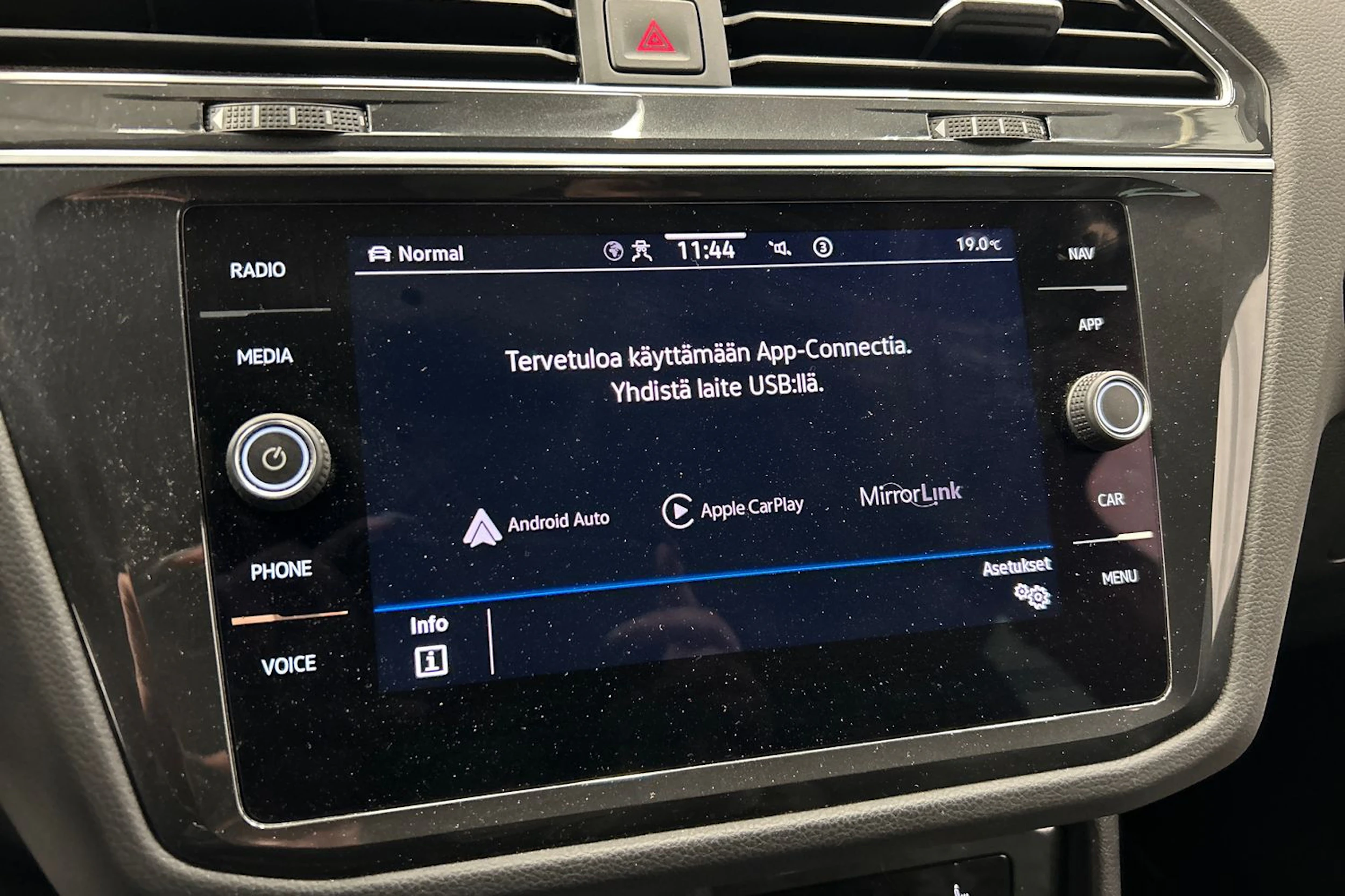 sininen Volkswagen Tiguan 2021 kuva 23.
