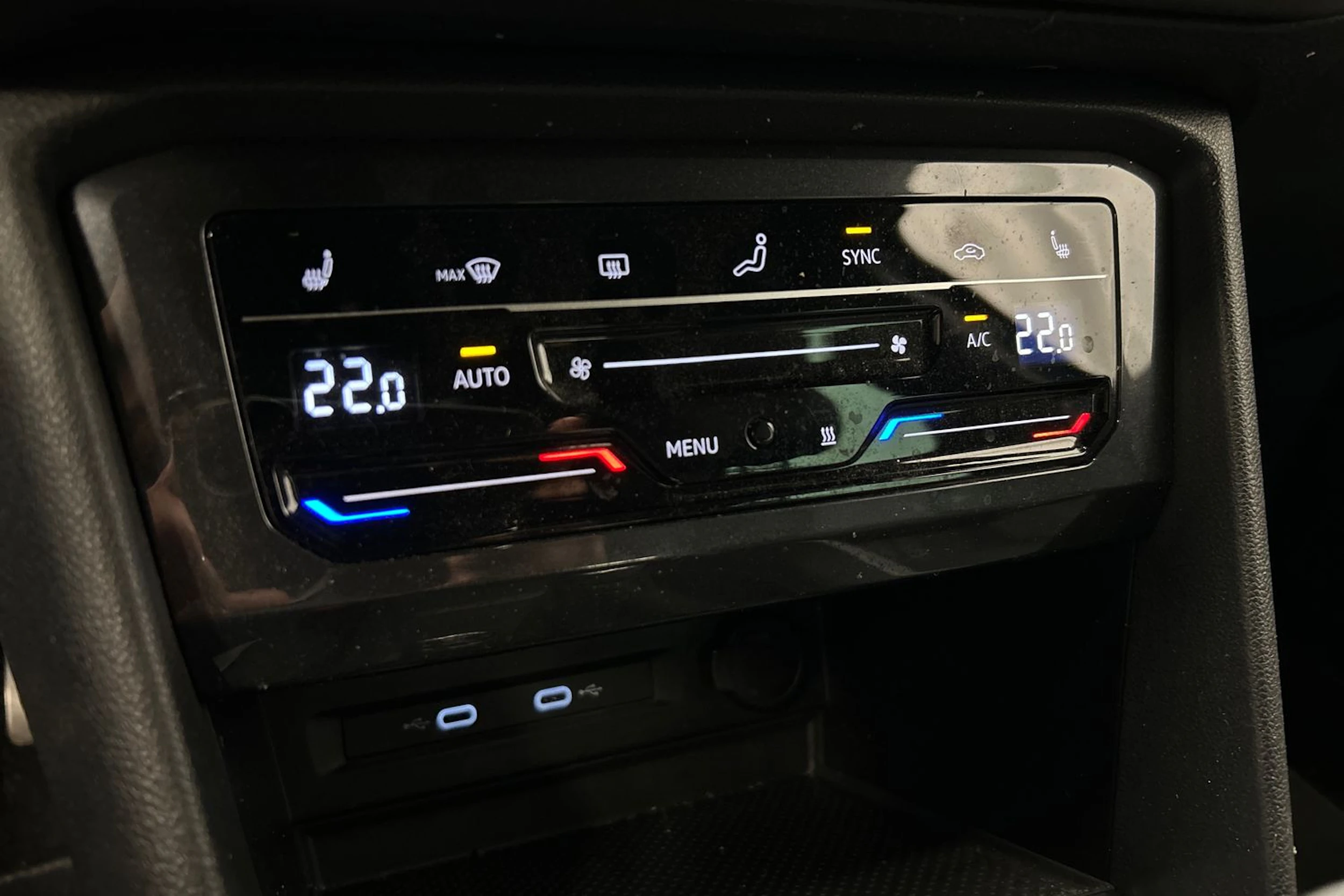 sininen Volkswagen Tiguan 2021 kuva 24.