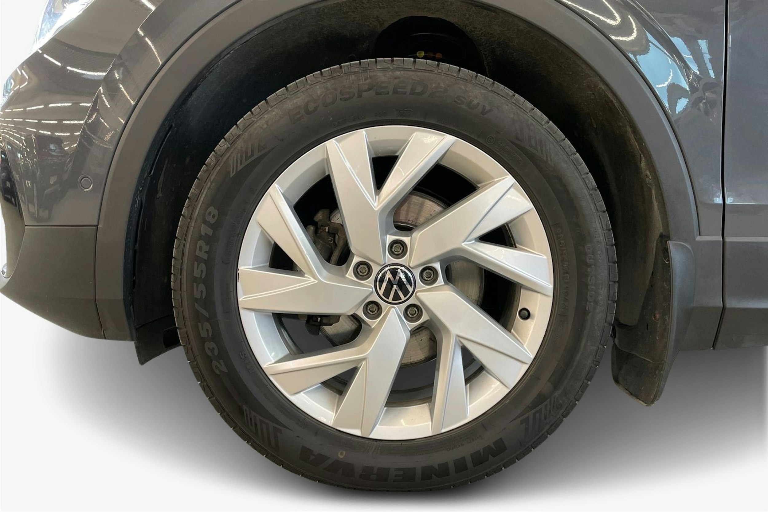 harmaa Volkswagen Tiguan 2021 kuva 11.