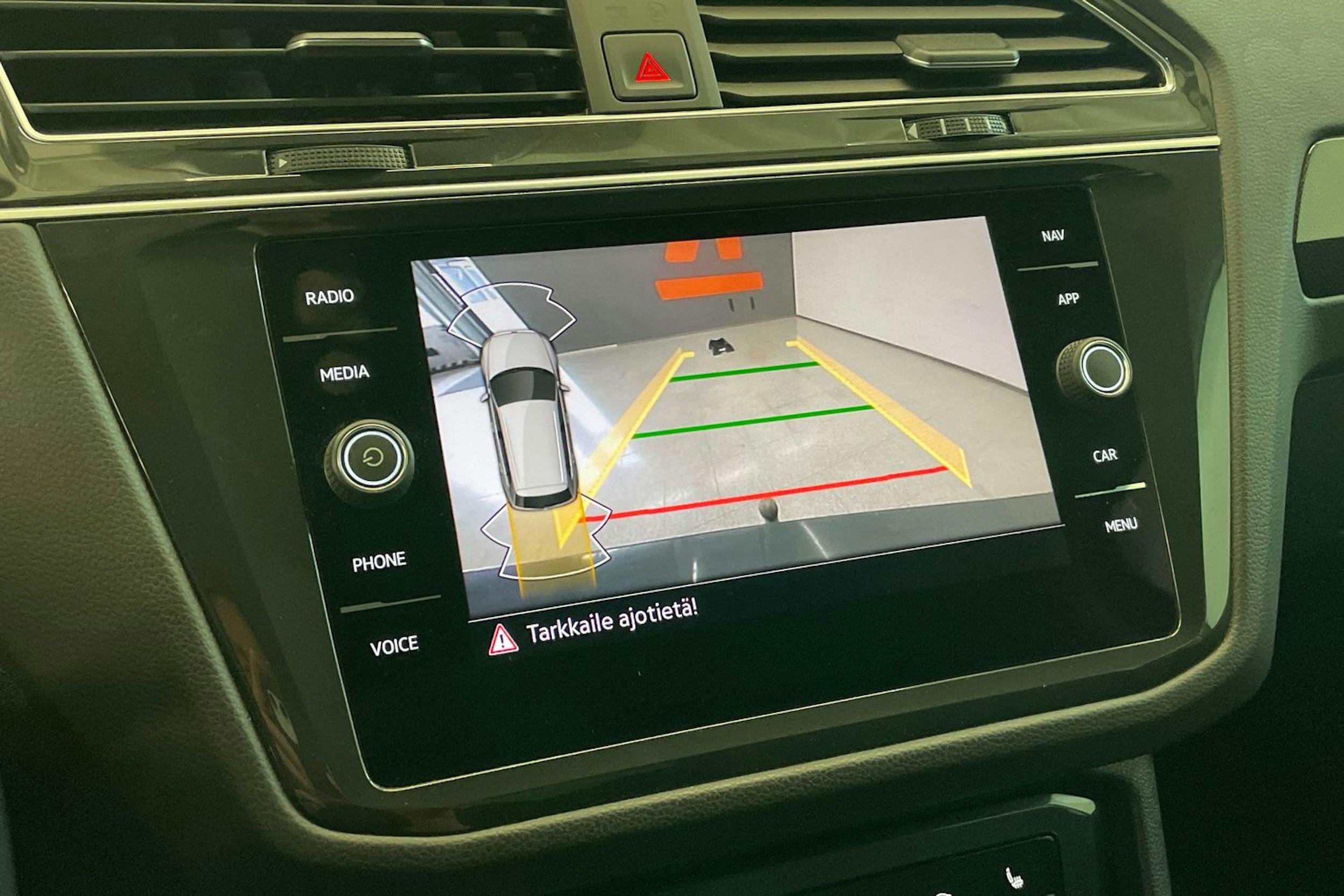 harmaa Volkswagen Tiguan 2021 kuva 19.