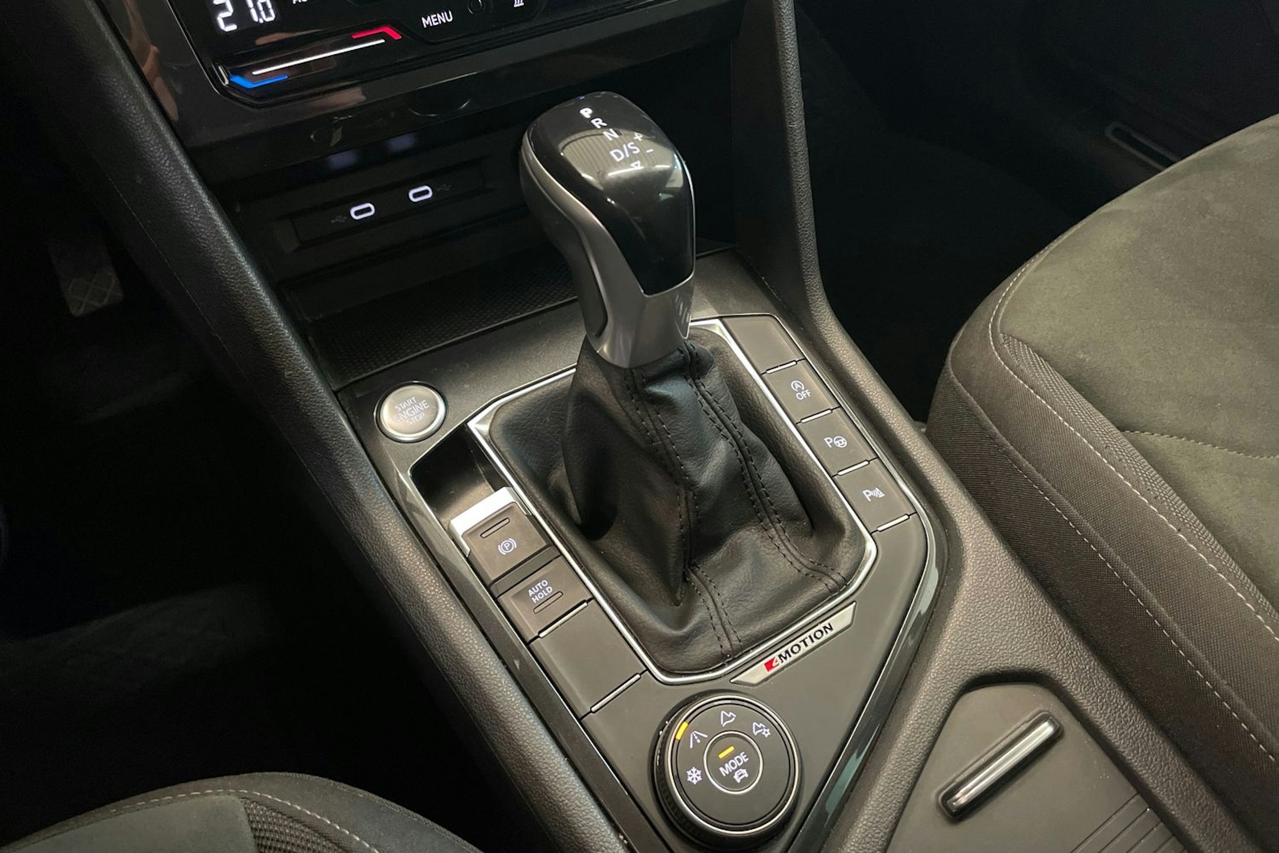 harmaa Volkswagen Tiguan 2021 kuva 21.