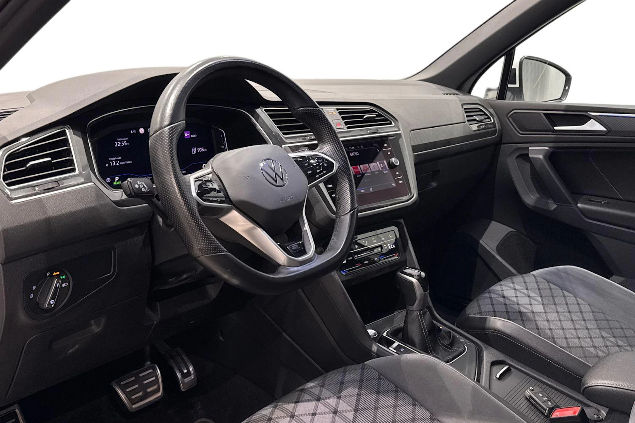 valkoinen Volkswagen Tiguan 2021 kuva 6.