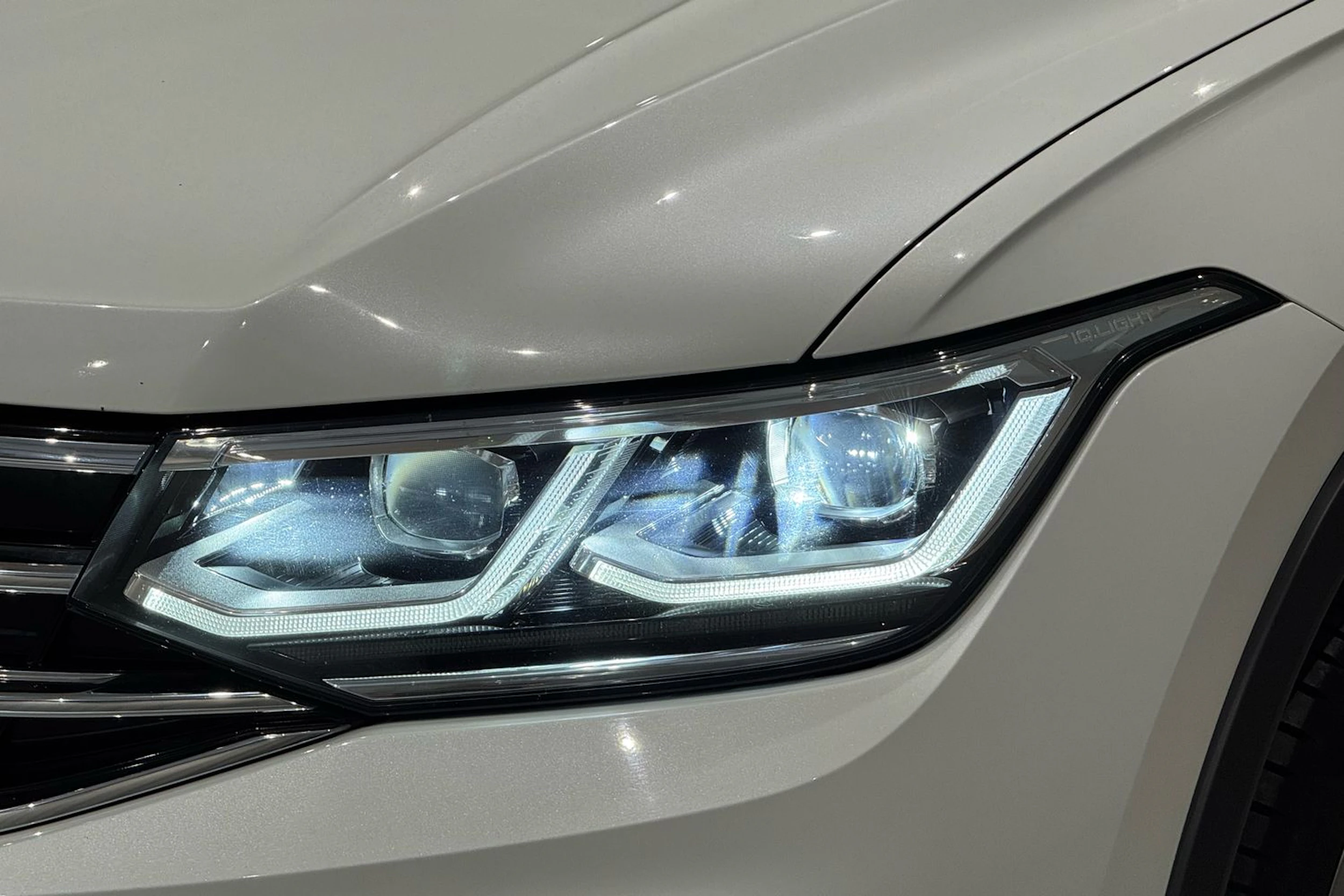 valkoinen Volkswagen Tiguan 2021 kuva 10.