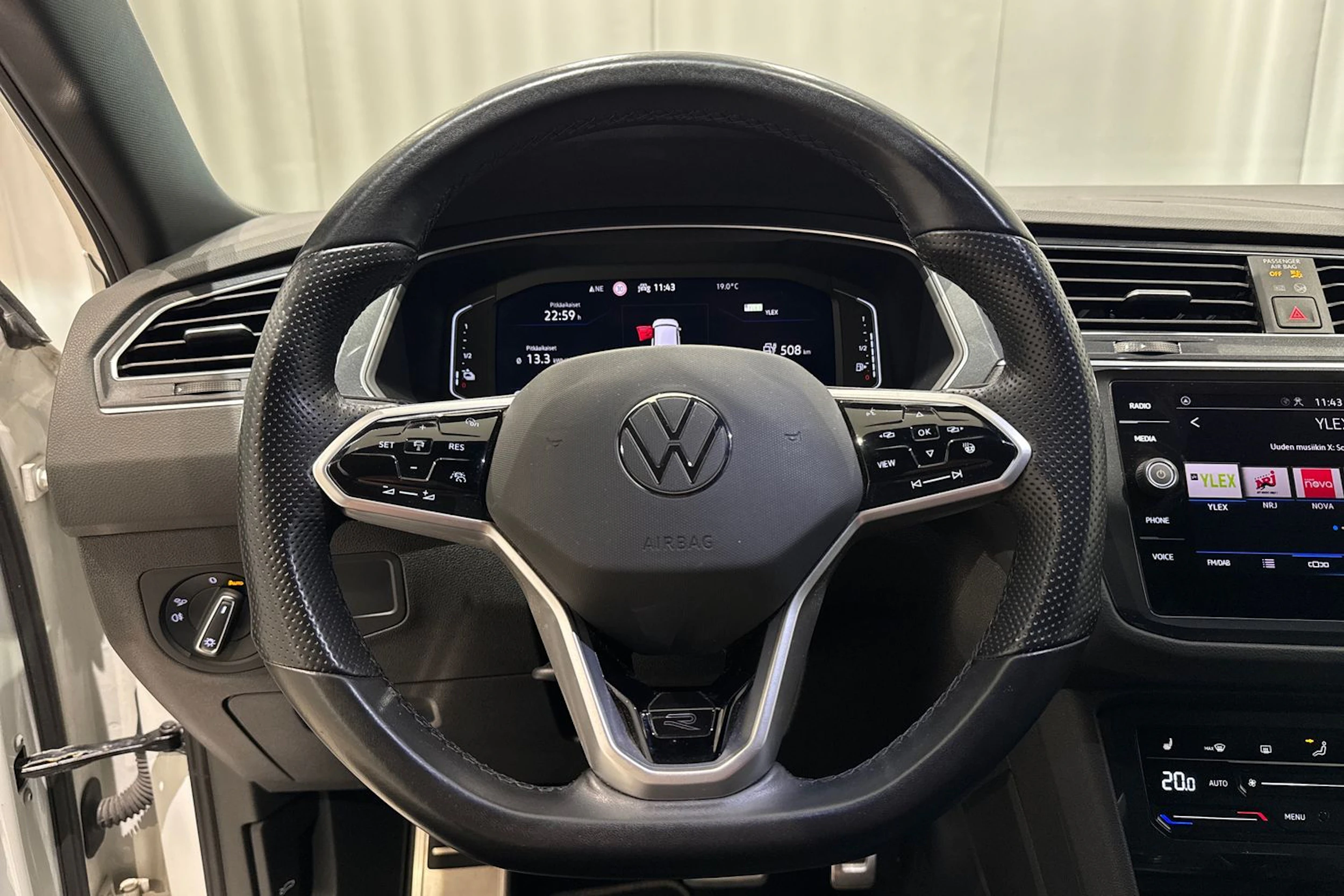 valkoinen Volkswagen Tiguan 2021 kuva 15.