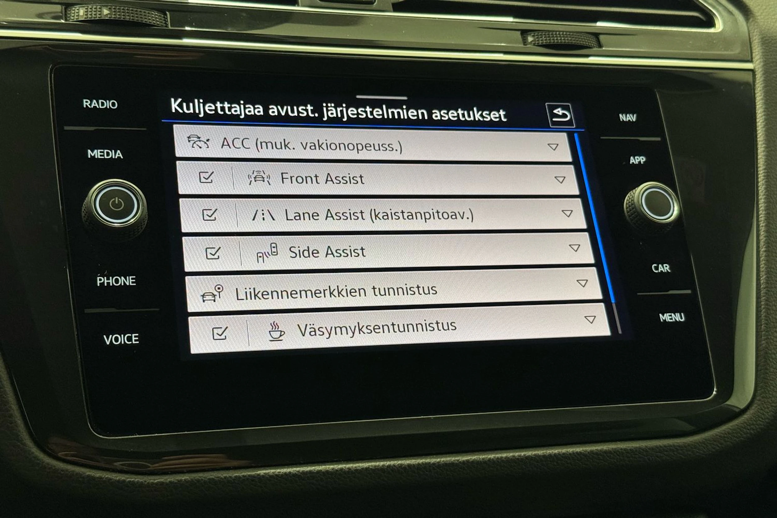valkoinen Volkswagen Tiguan 2021 kuva 23.