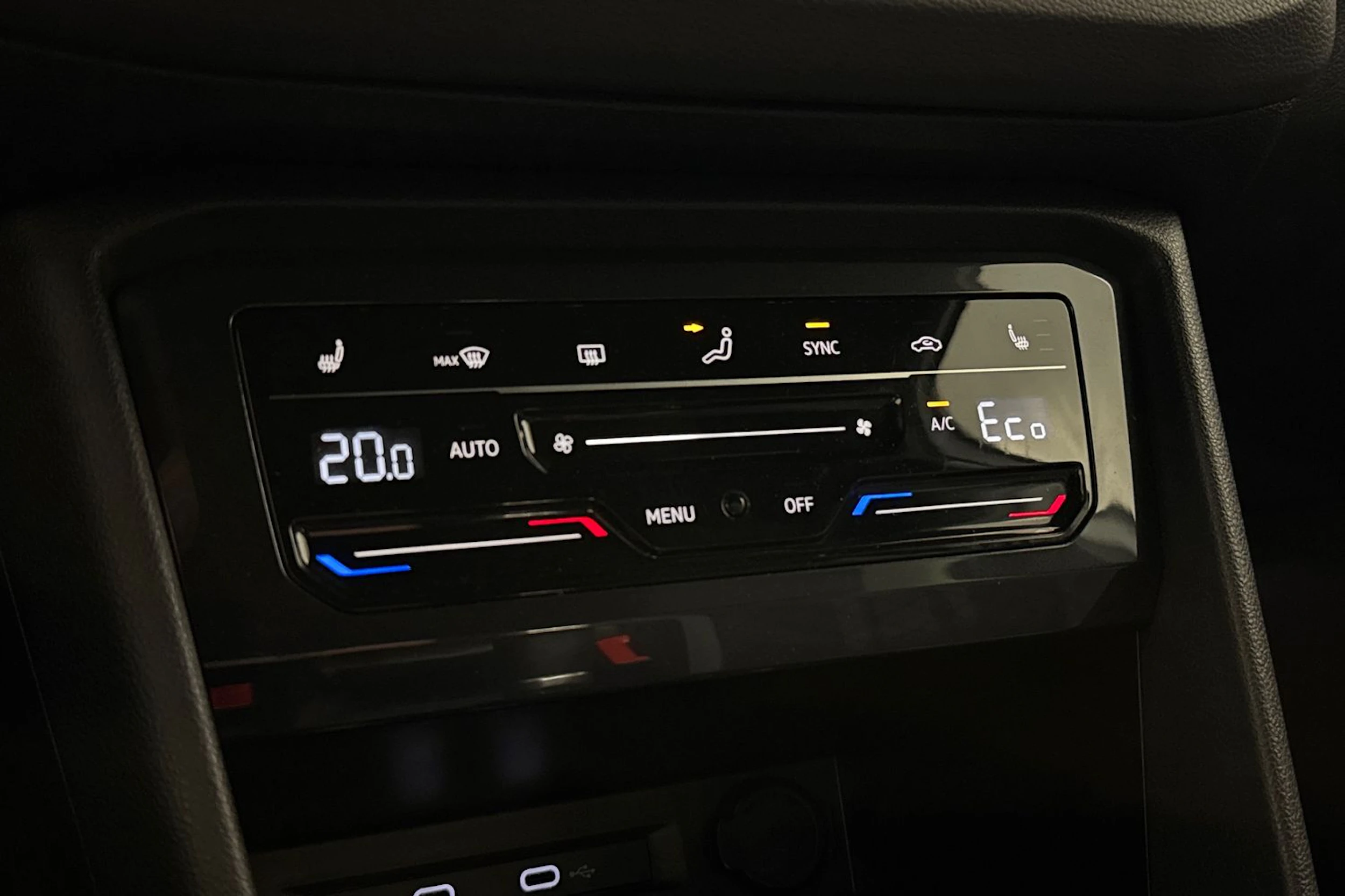 valkoinen Volkswagen Tiguan 2021 kuva 24.