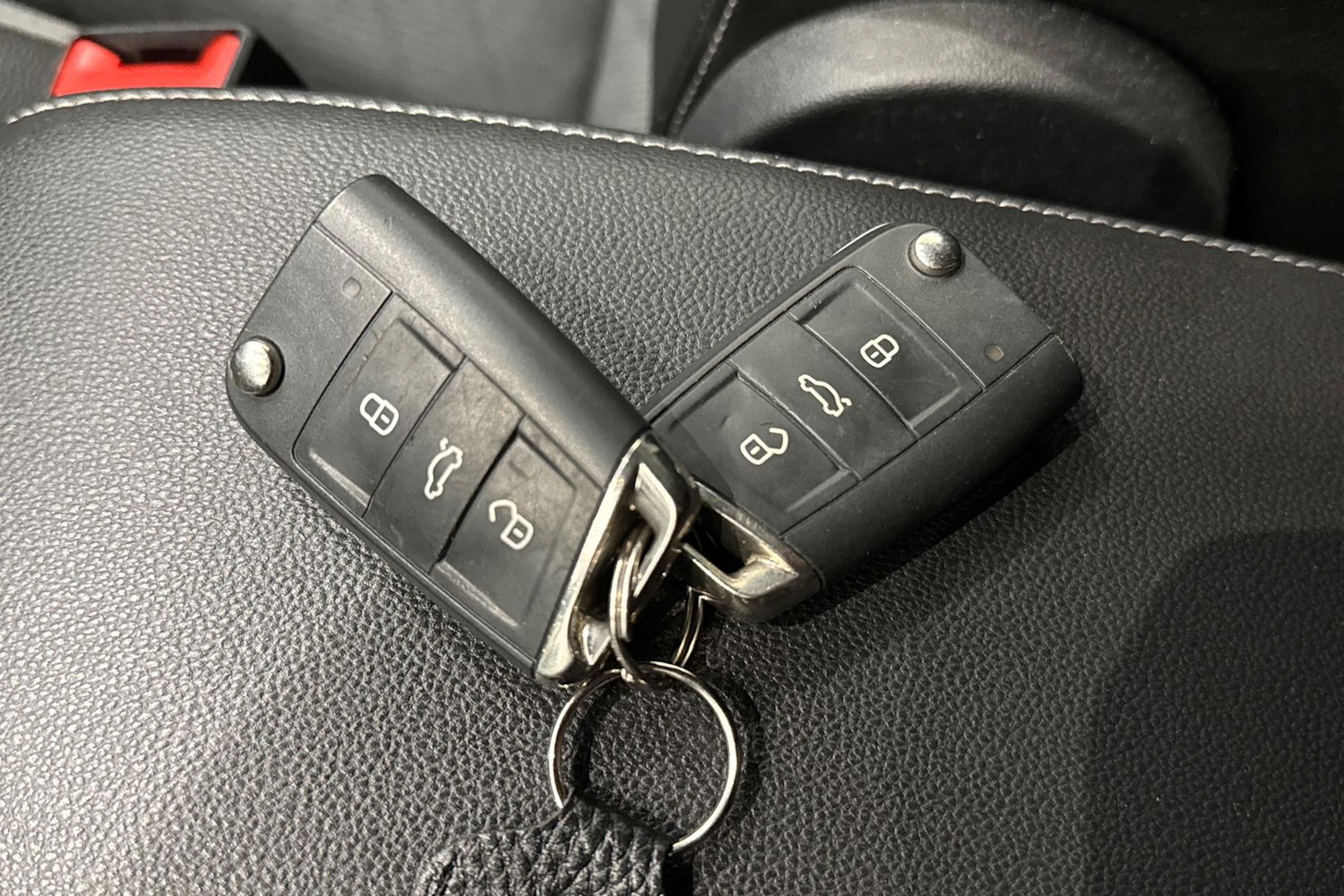 valkoinen Volkswagen Tiguan 2021 kuva 26.