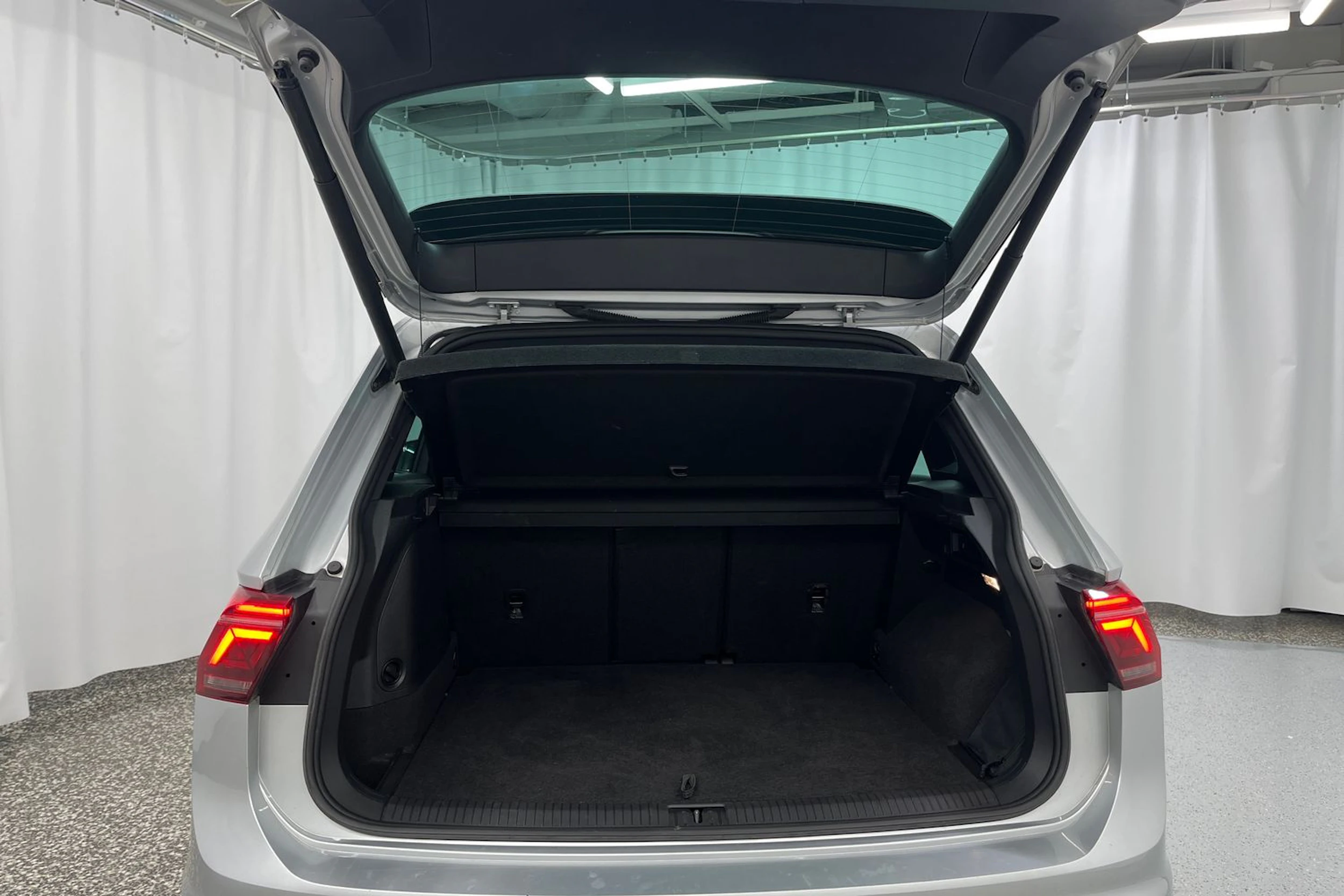 hopea Volkswagen Tiguan 2021 kuva 11.