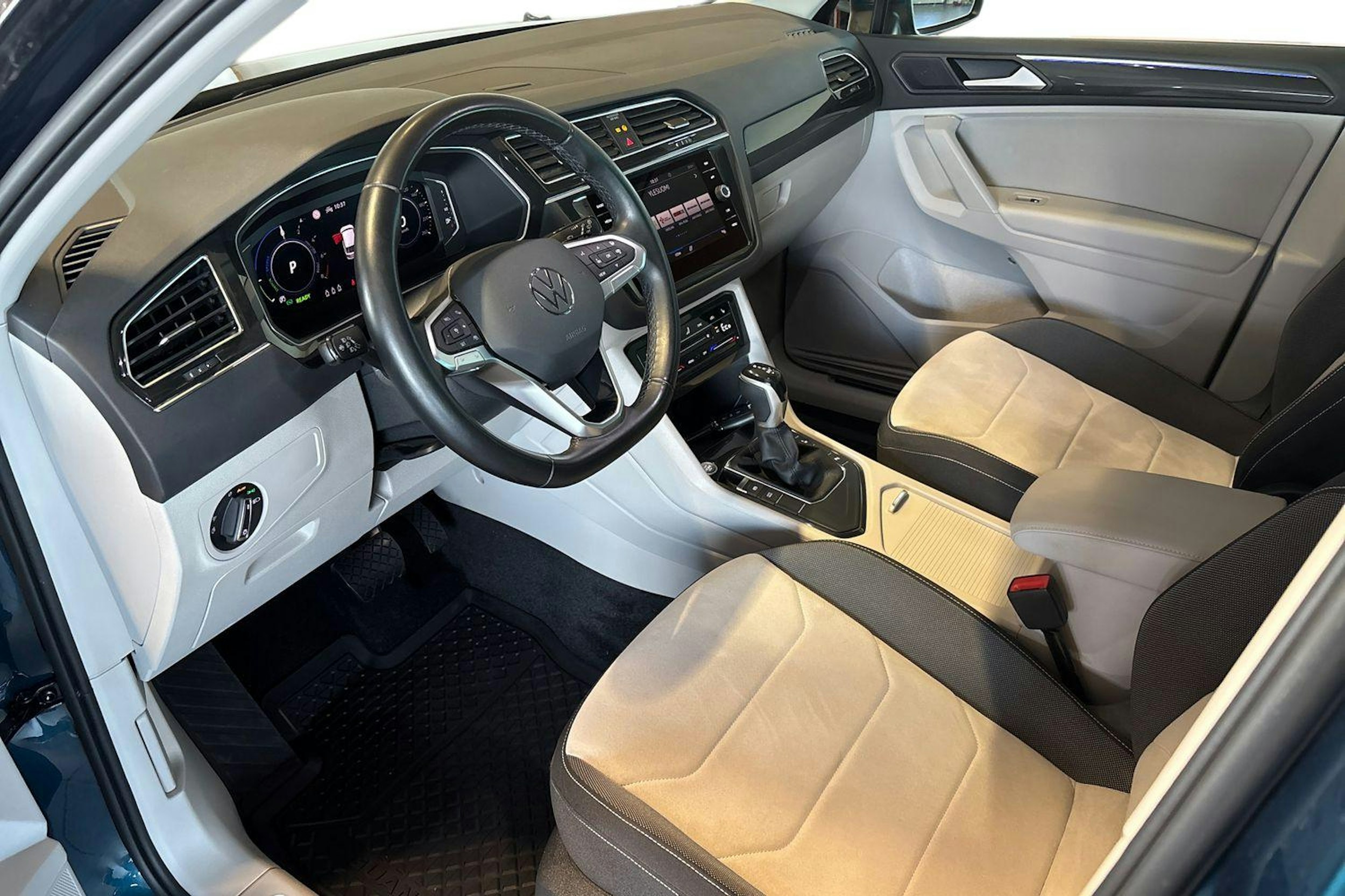 Sininen Volkswagen Tiguan 2021 kuva 7.