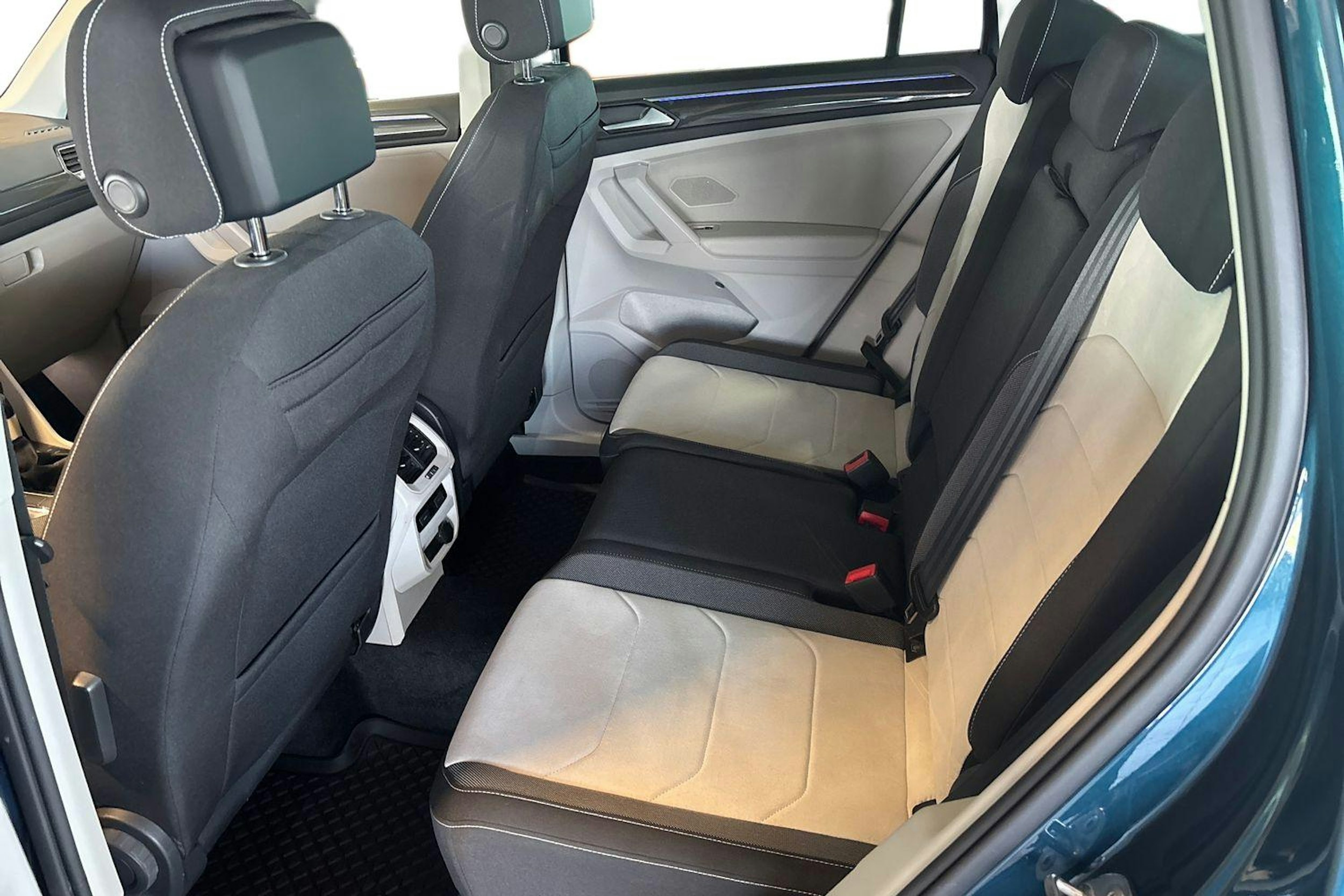 Sininen Volkswagen Tiguan 2021 kuva 10.