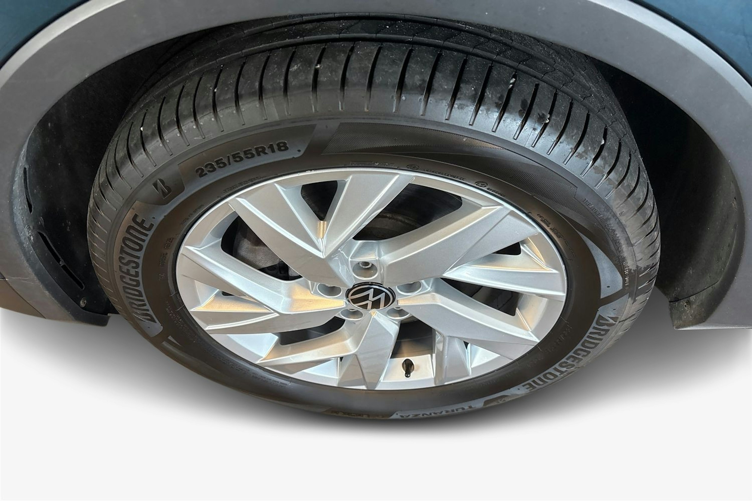 Sininen Volkswagen Tiguan 2021 kuva 11.