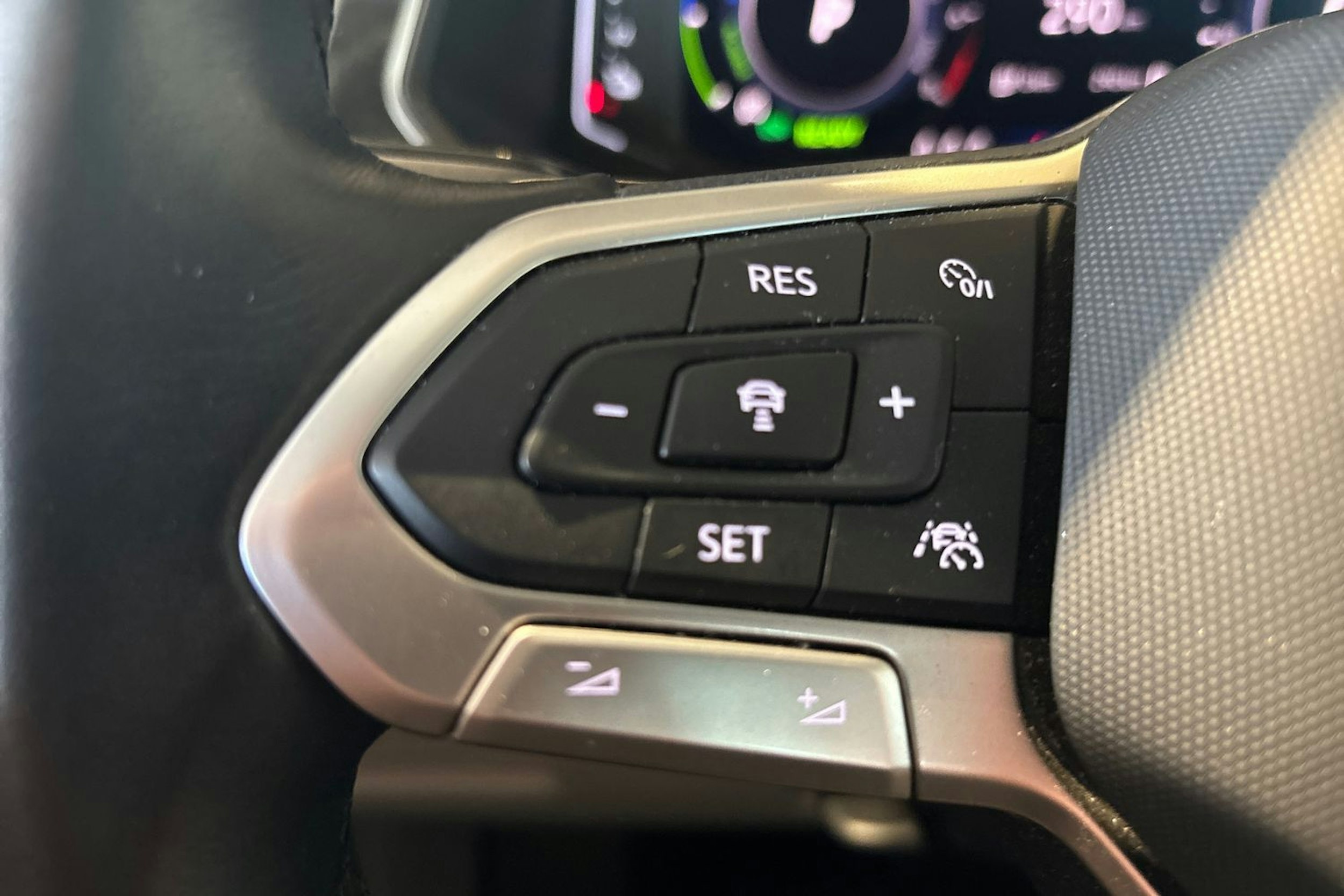 Sininen Volkswagen Tiguan 2021 kuva 15.