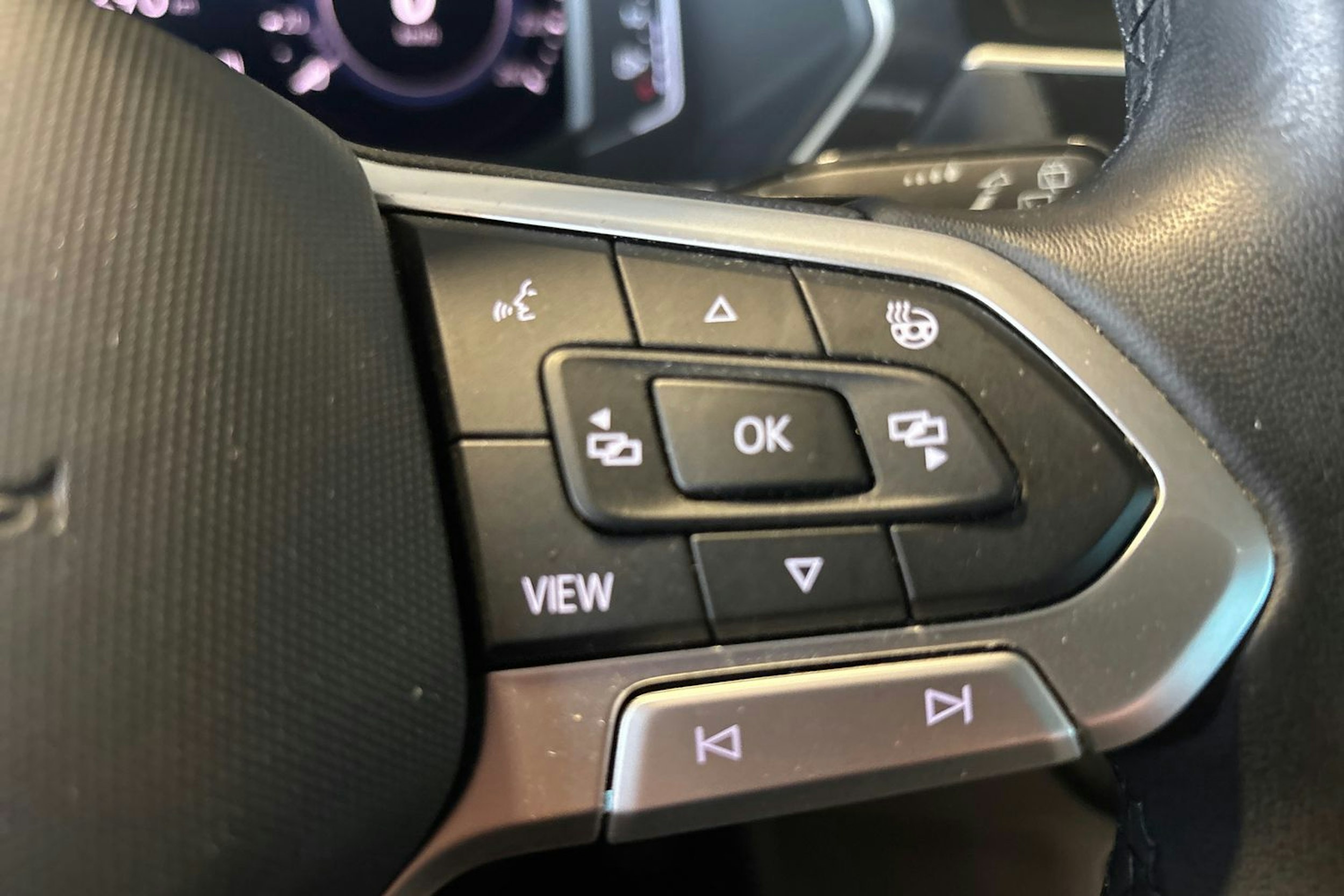 Sininen Volkswagen Tiguan 2021 kuva 16.