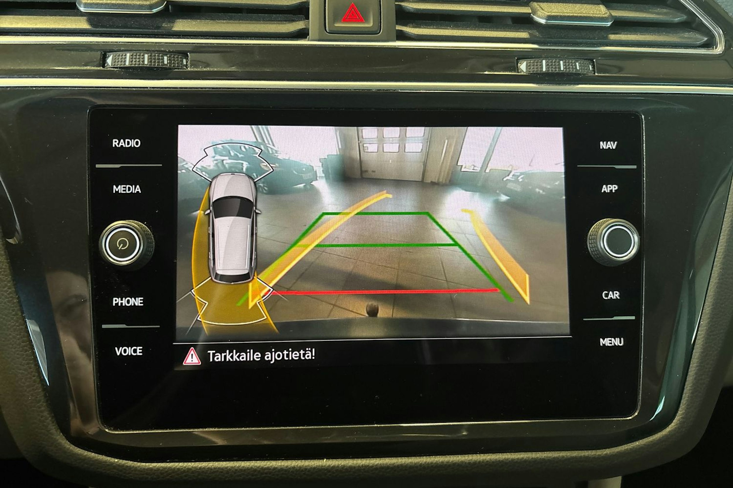 Sininen Volkswagen Tiguan 2021 kuva 17.