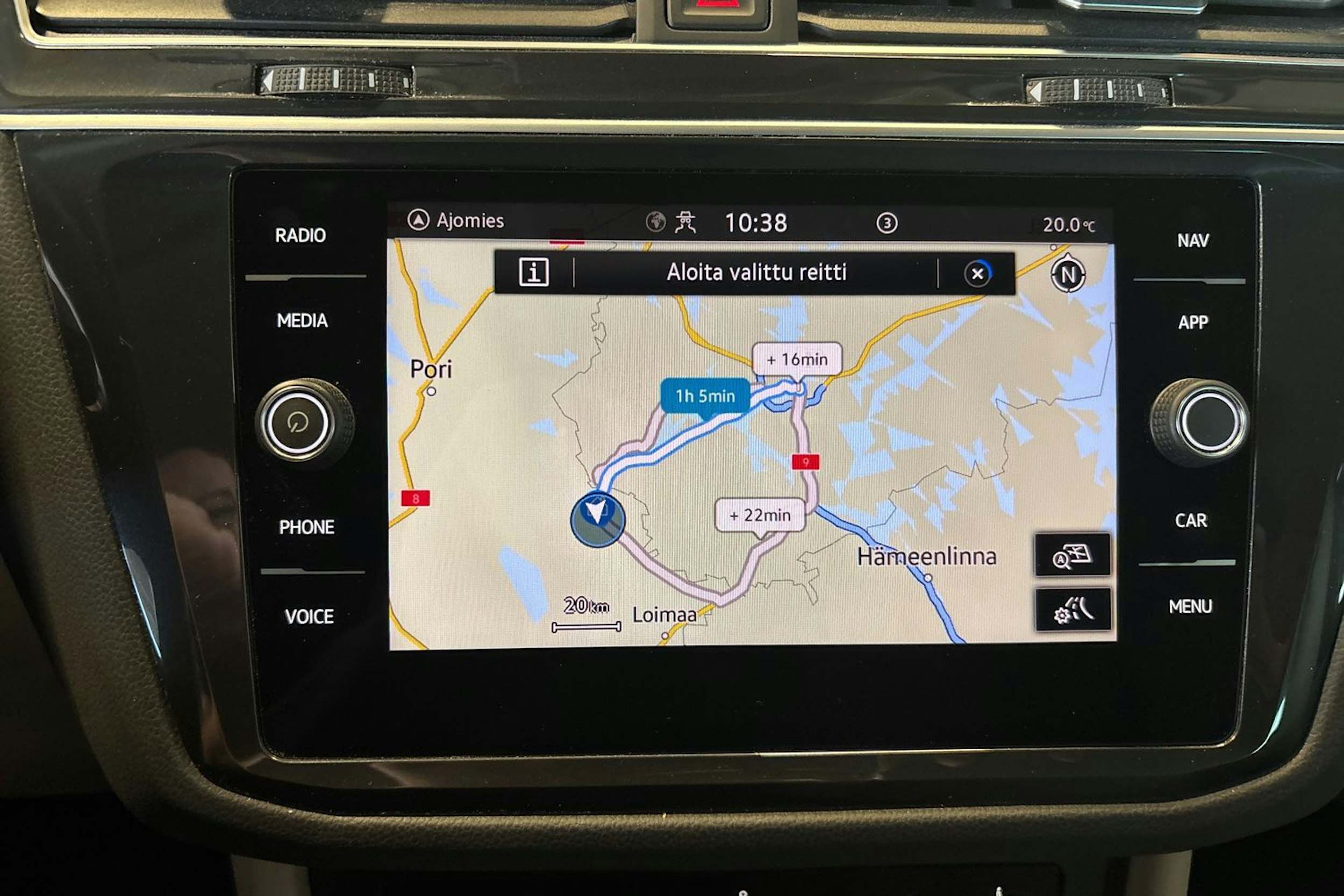 Sininen Volkswagen Tiguan 2021 kuva 18.