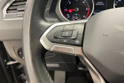 Harmaa Volkswagen Tiguan 2021 kuva 13.