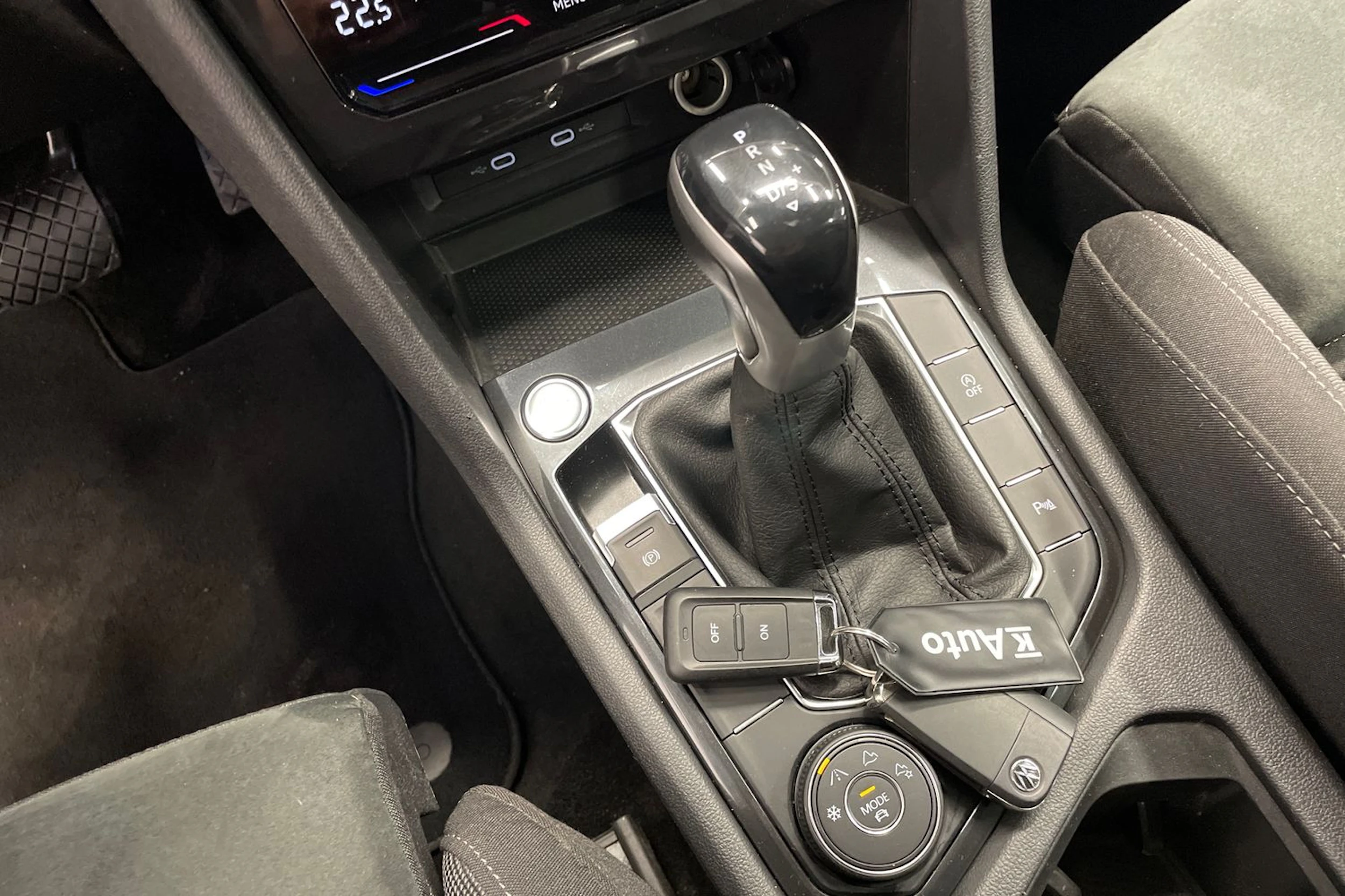 Harmaa Volkswagen Tiguan 2021 kuva 14.