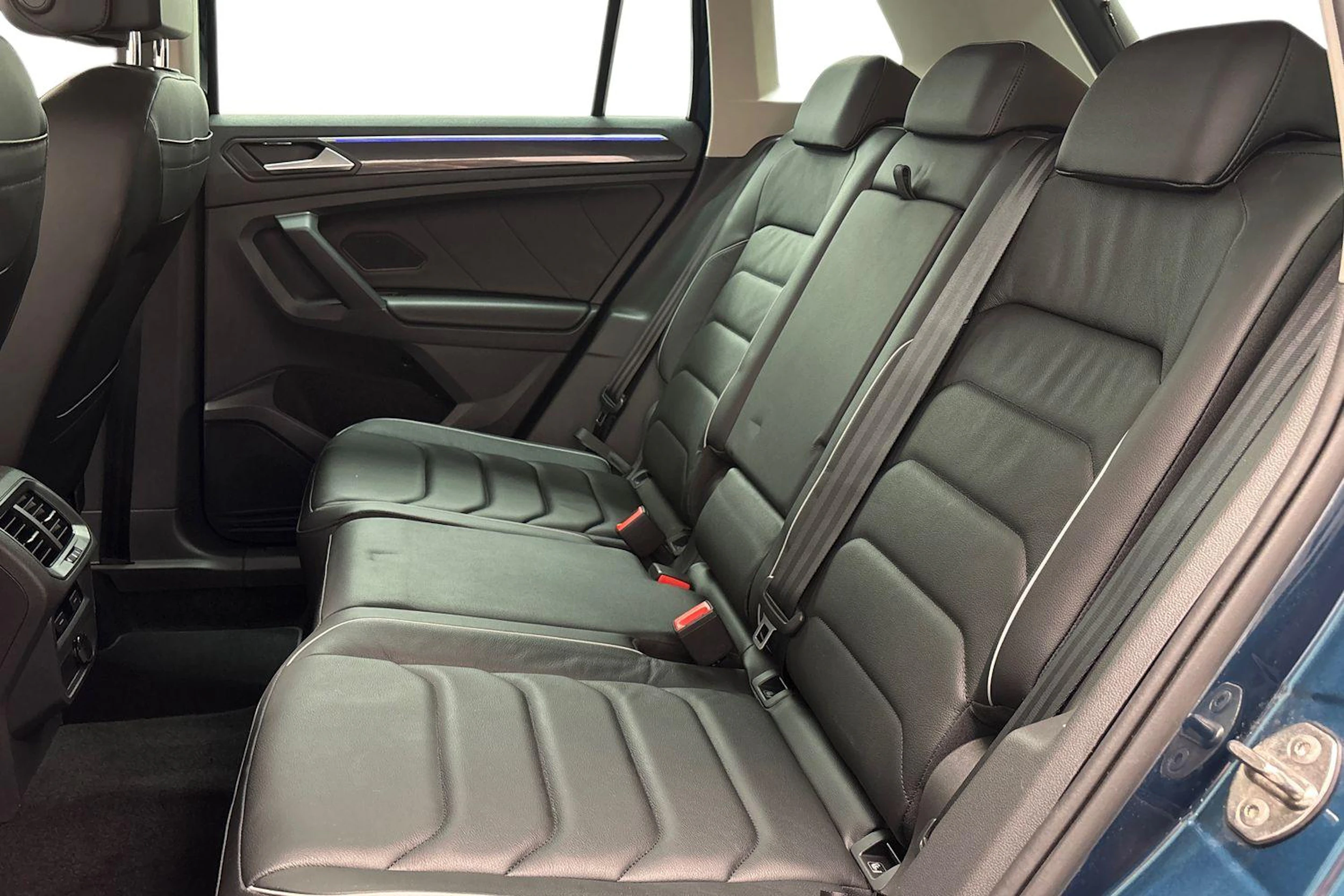 sininen Volkswagen Tiguan 2021 kuva 8.