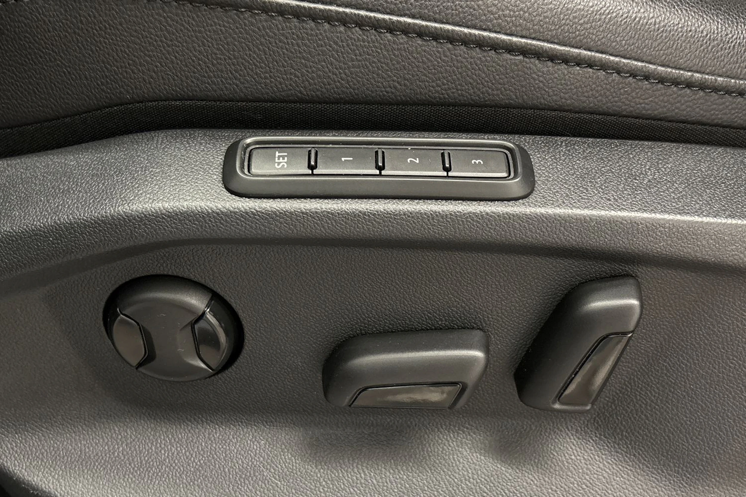 sininen Volkswagen Tiguan 2021 kuva 12.