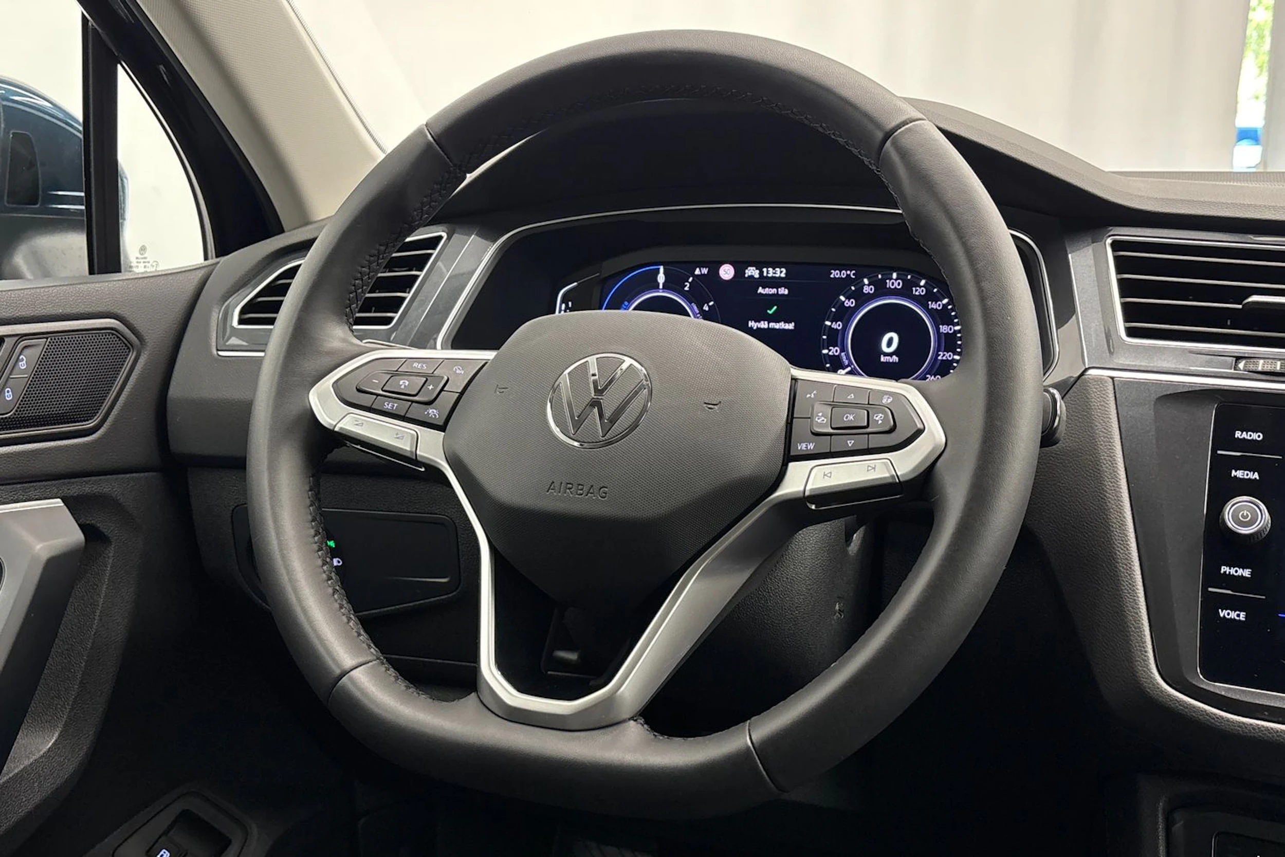 sininen Volkswagen Tiguan 2021 kuva 13.