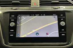 sininen Volkswagen Tiguan 2021 kuva 18.