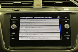 sininen Volkswagen Tiguan 2021 kuva 21.