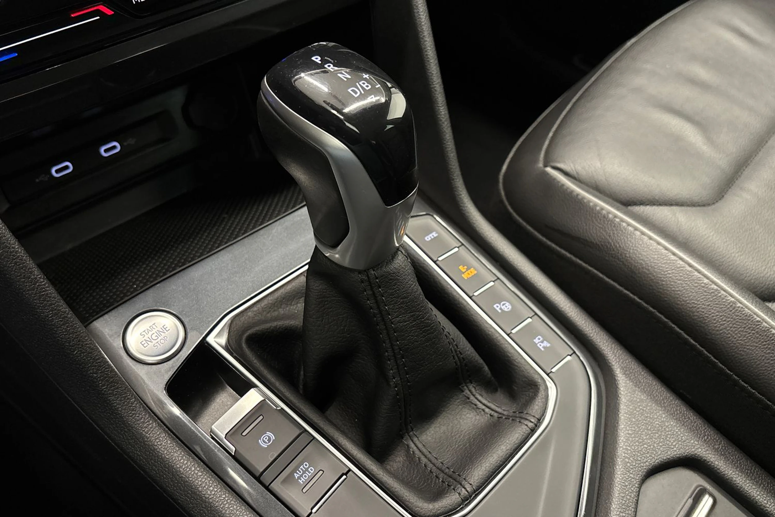 sininen Volkswagen Tiguan 2021 kuva 22.