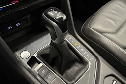 sininen Volkswagen Tiguan 2021 kuva 22.