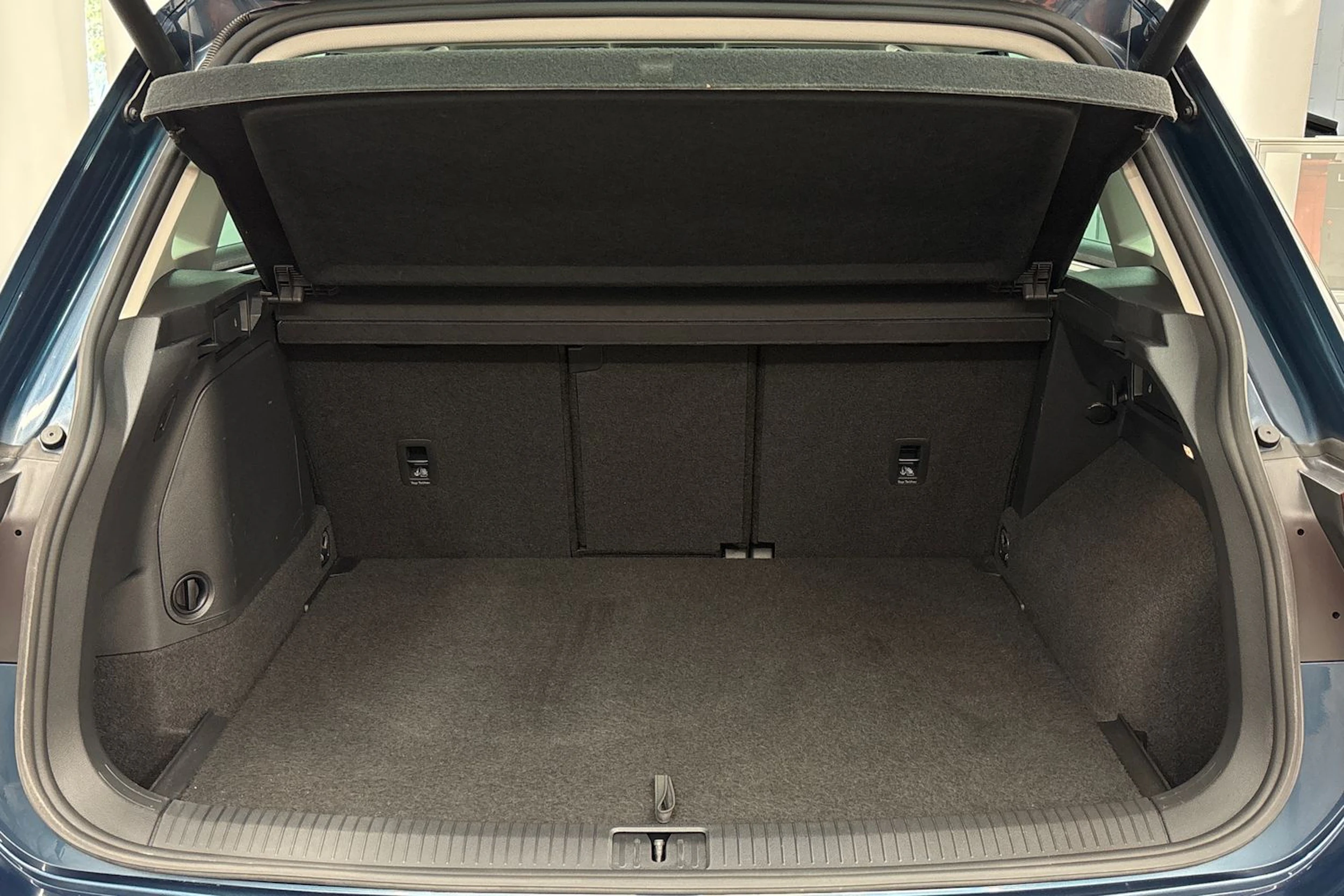 sininen Volkswagen Tiguan 2021 kuva 23.