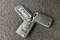 sininen Volkswagen Tiguan 2021 kuva 26.