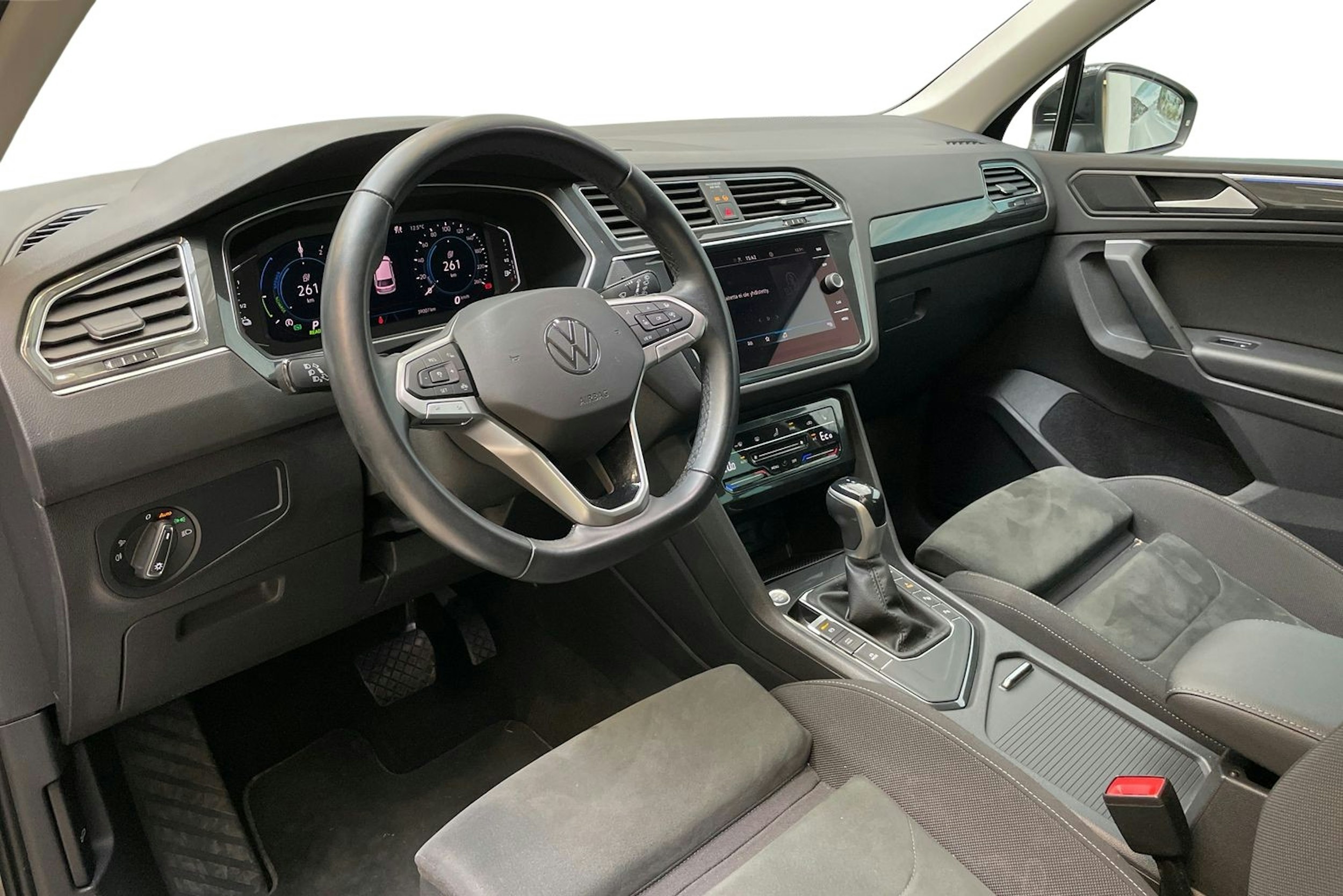 musta Volkswagen Tiguan 2021 kuva 7.