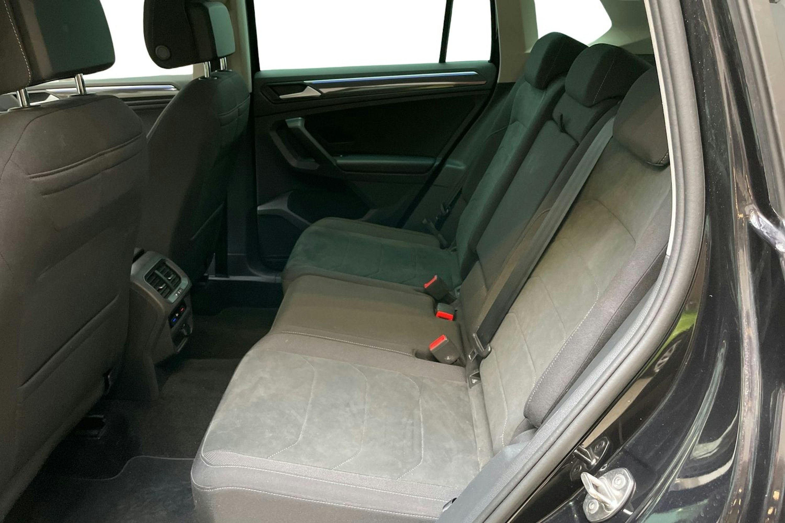 musta Volkswagen Tiguan 2021 kuva 10.