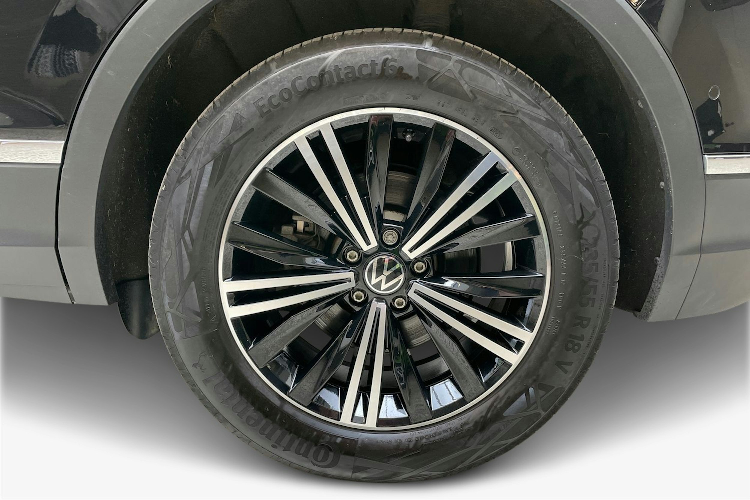 musta Volkswagen Tiguan 2021 kuva 11.