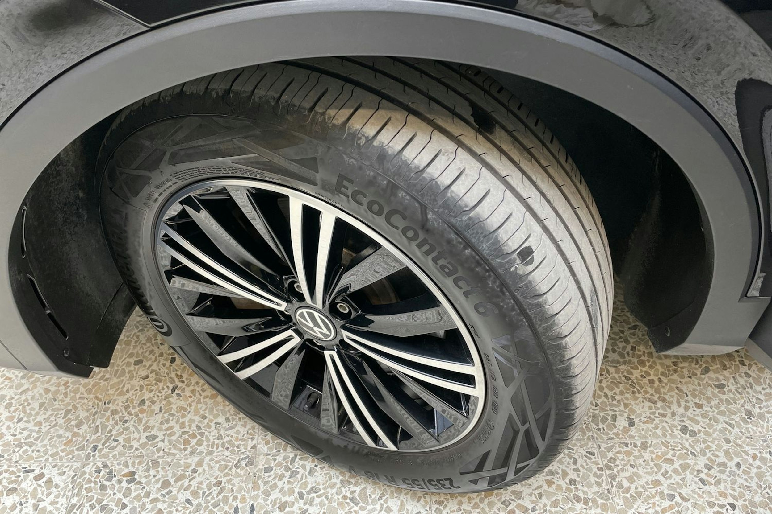 musta Volkswagen Tiguan 2021 kuva 13.