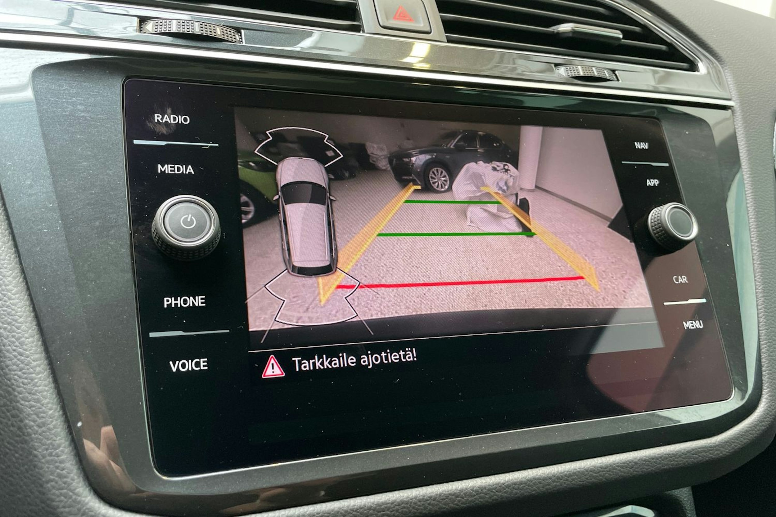 musta Volkswagen Tiguan 2021 kuva 21.