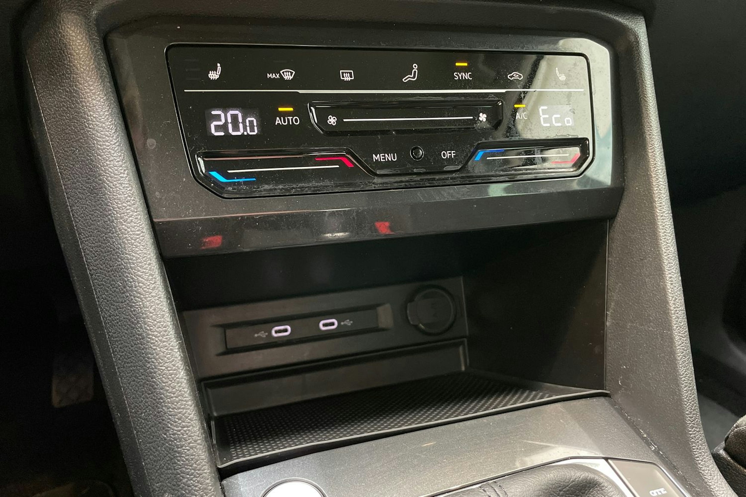 musta Volkswagen Tiguan 2021 kuva 25.