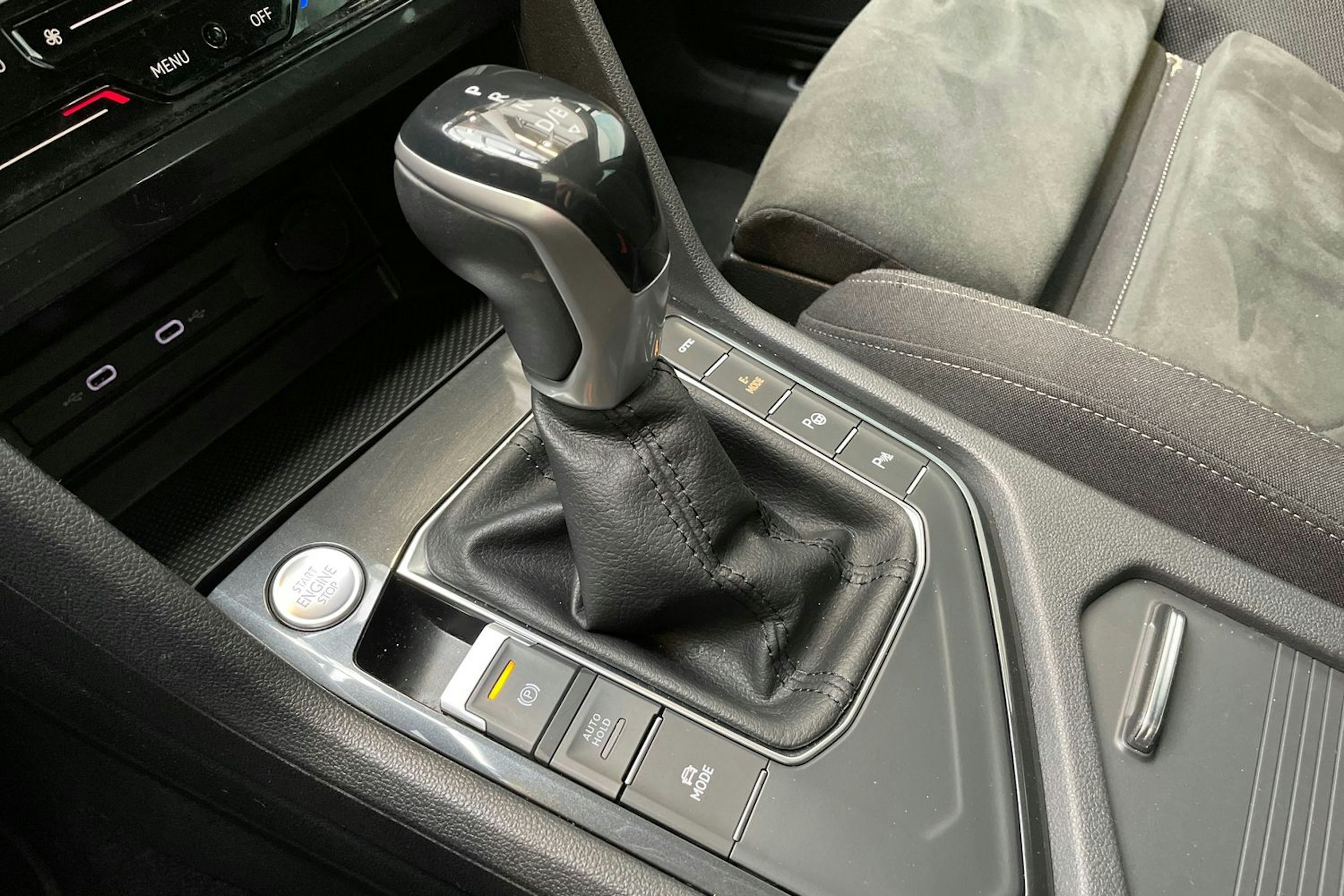 musta Volkswagen Tiguan 2021 kuva 26.