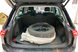 musta Volkswagen Tiguan 2021 kuva 32.