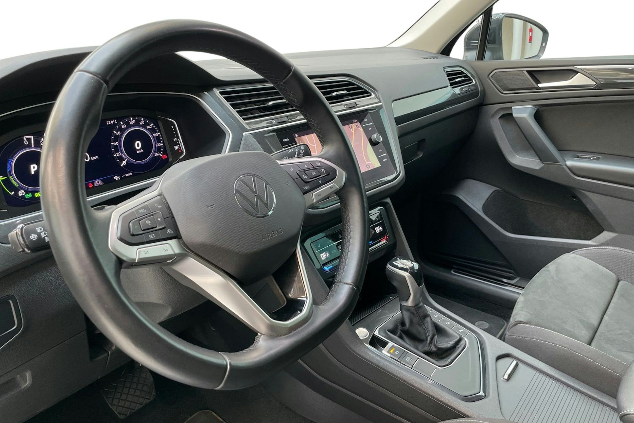 harmaa Volkswagen Tiguan 2021 kuva 7.