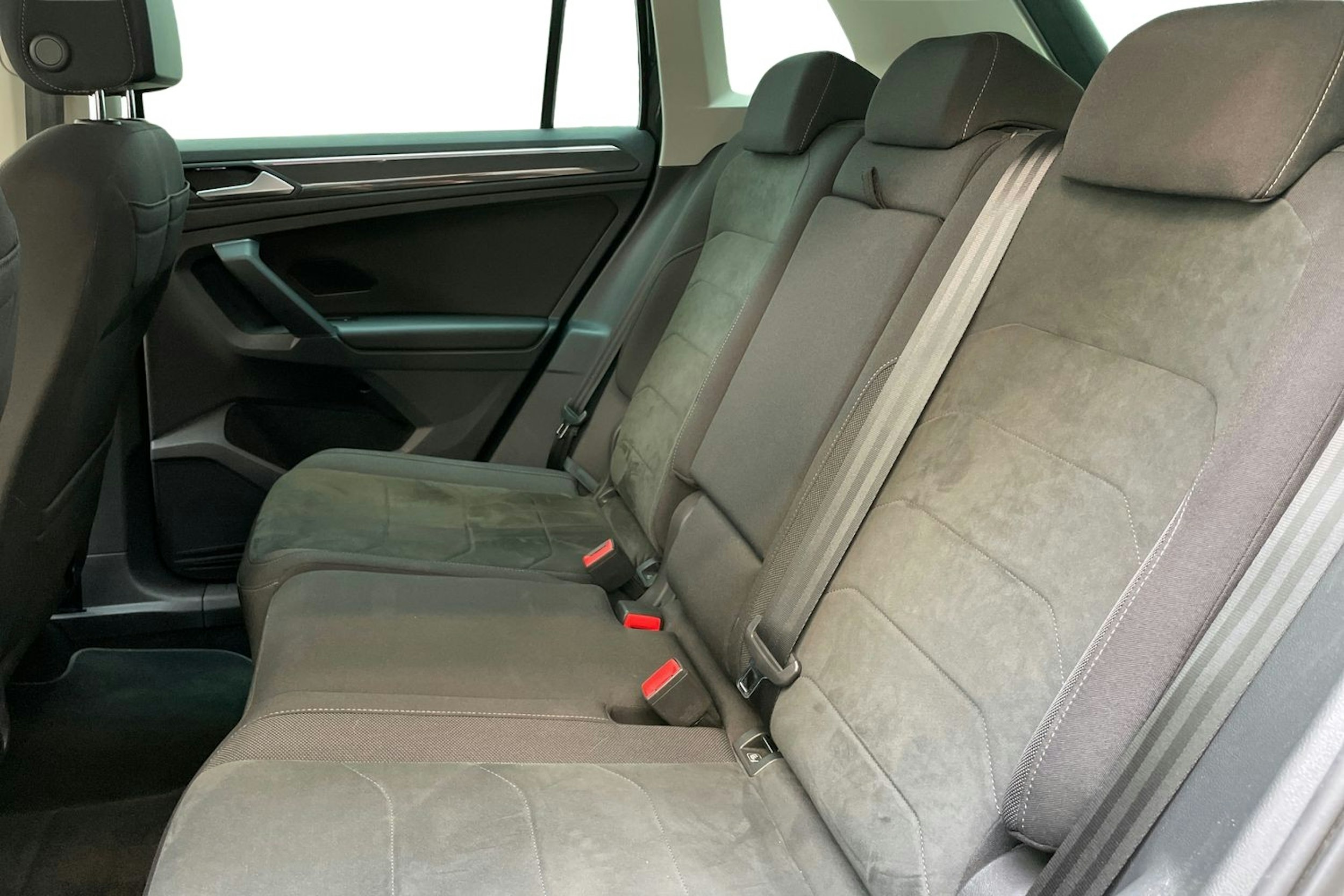 harmaa Volkswagen Tiguan 2021 kuva 10.