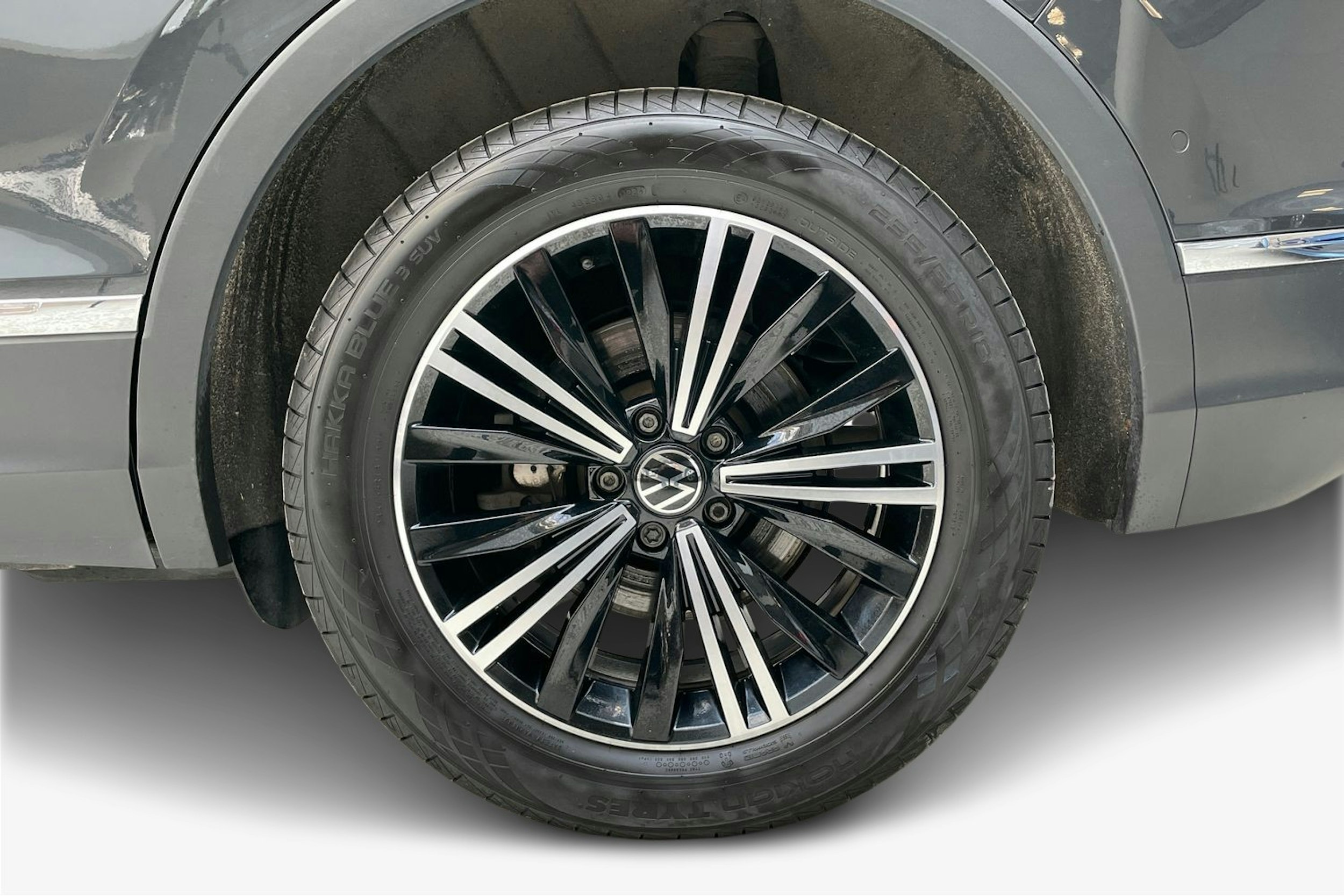 harmaa Volkswagen Tiguan 2021 kuva 11.