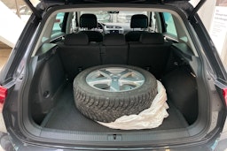 harmaa Volkswagen Tiguan 2021 kuva 16.