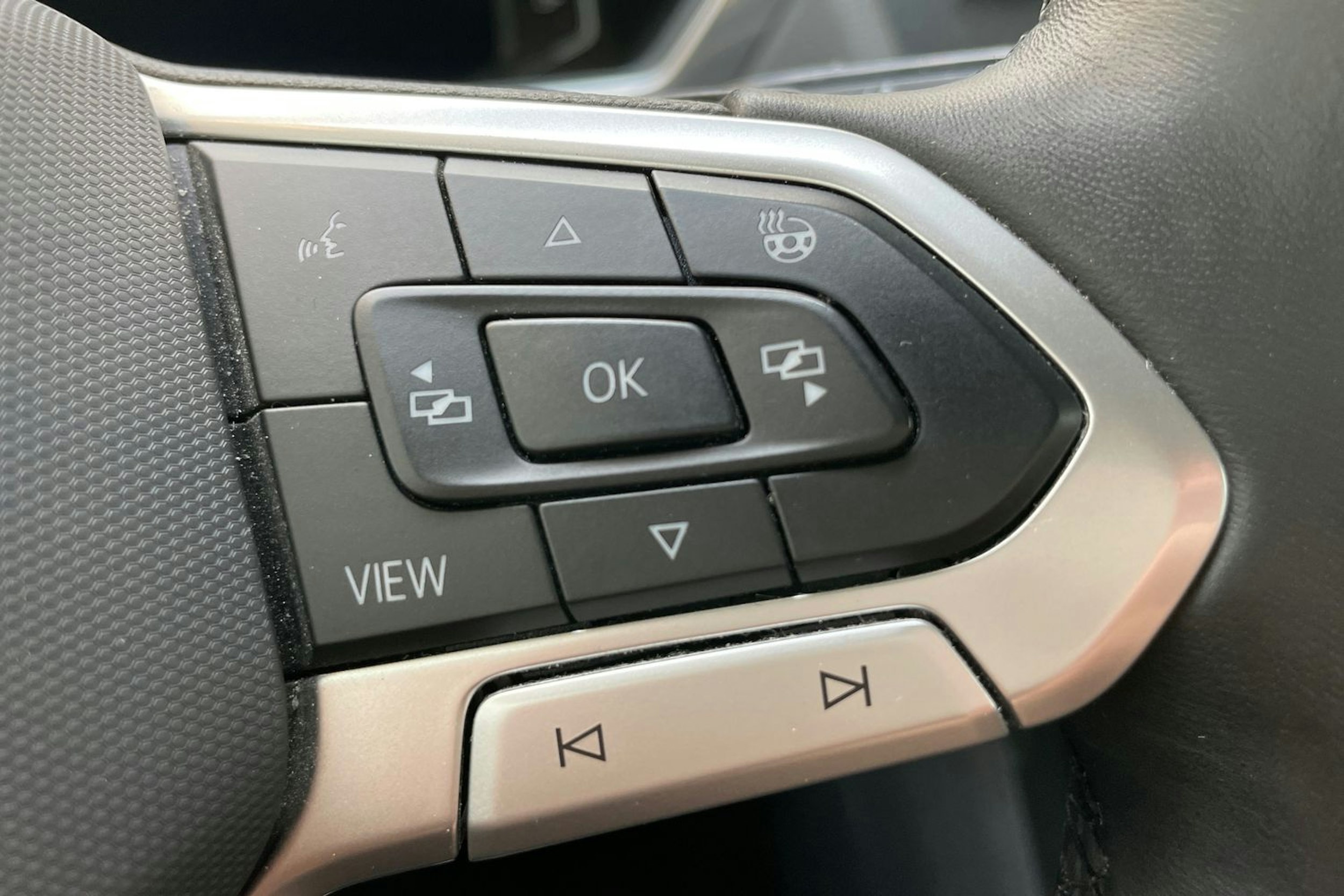 harmaa Volkswagen Tiguan 2021 kuva 23.