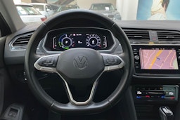 harmaa Volkswagen Tiguan 2021 kuva 24.