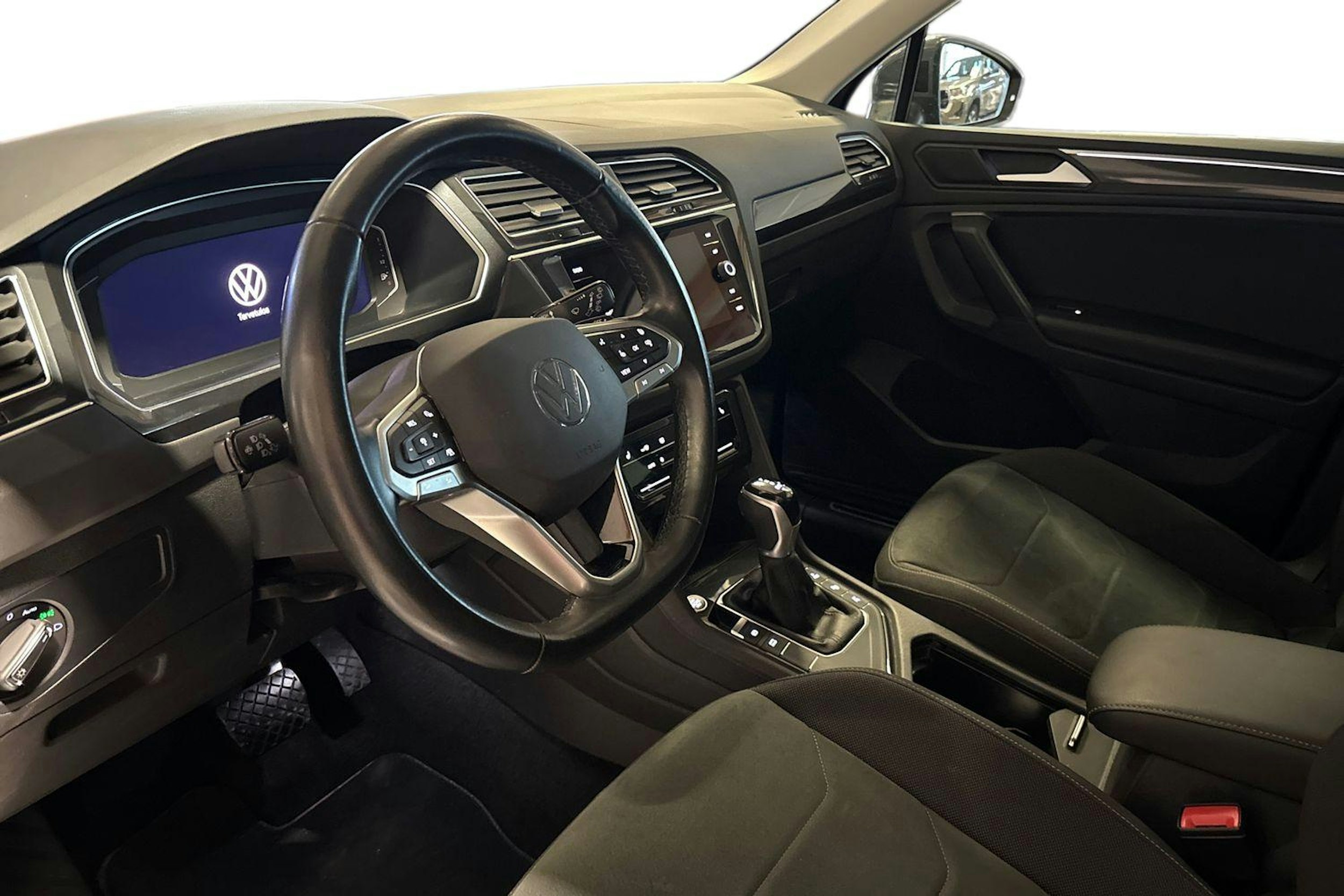 Harmaa Volkswagen Tiguan 2021 kuva 7.